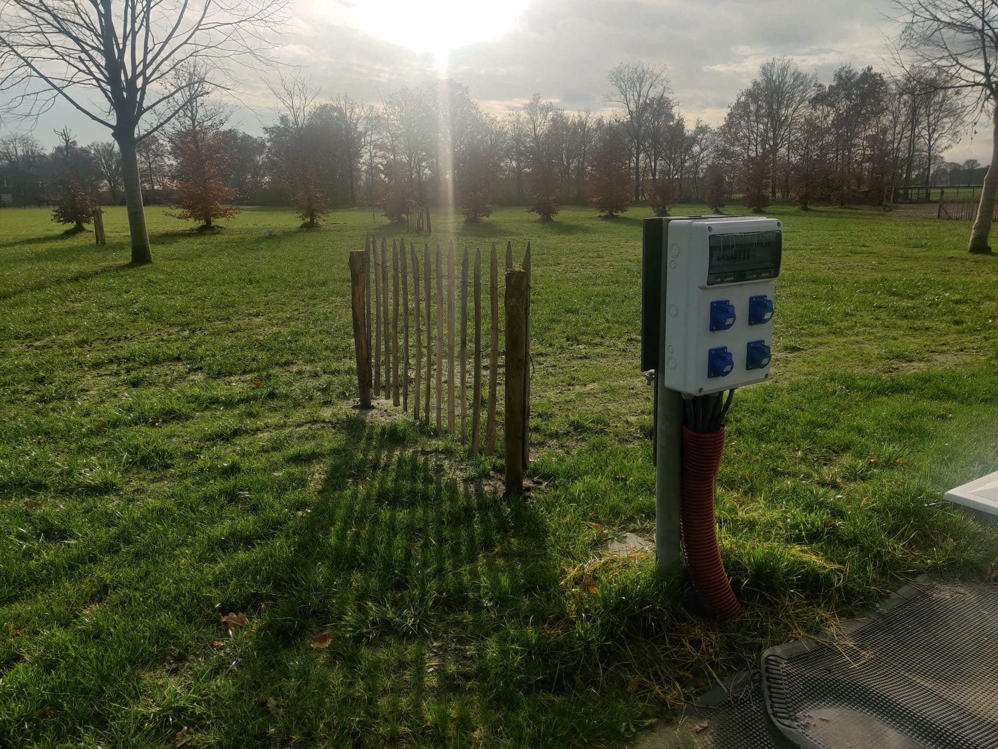 área camper - Vessem - 6amp plaatsen paar 10 amp - Lindershoeve