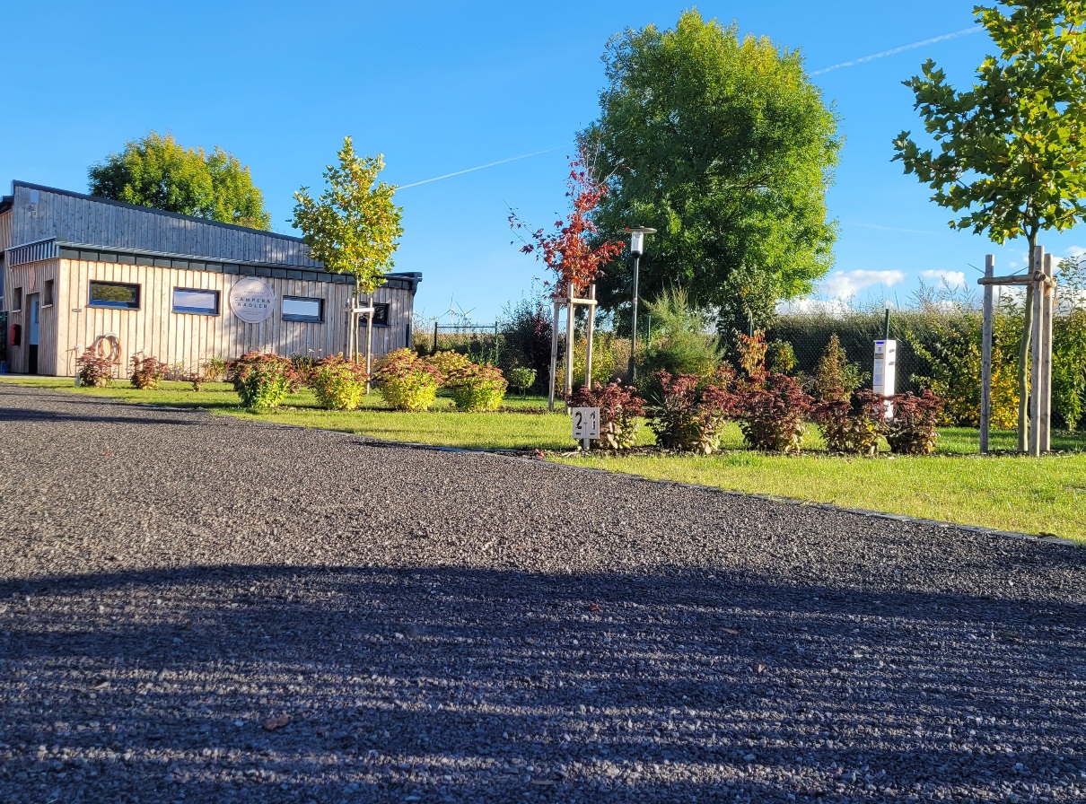 Place de parking pour camping-car - Bad Sulza - Stellplatz Am Gartenberg in Ostramondra