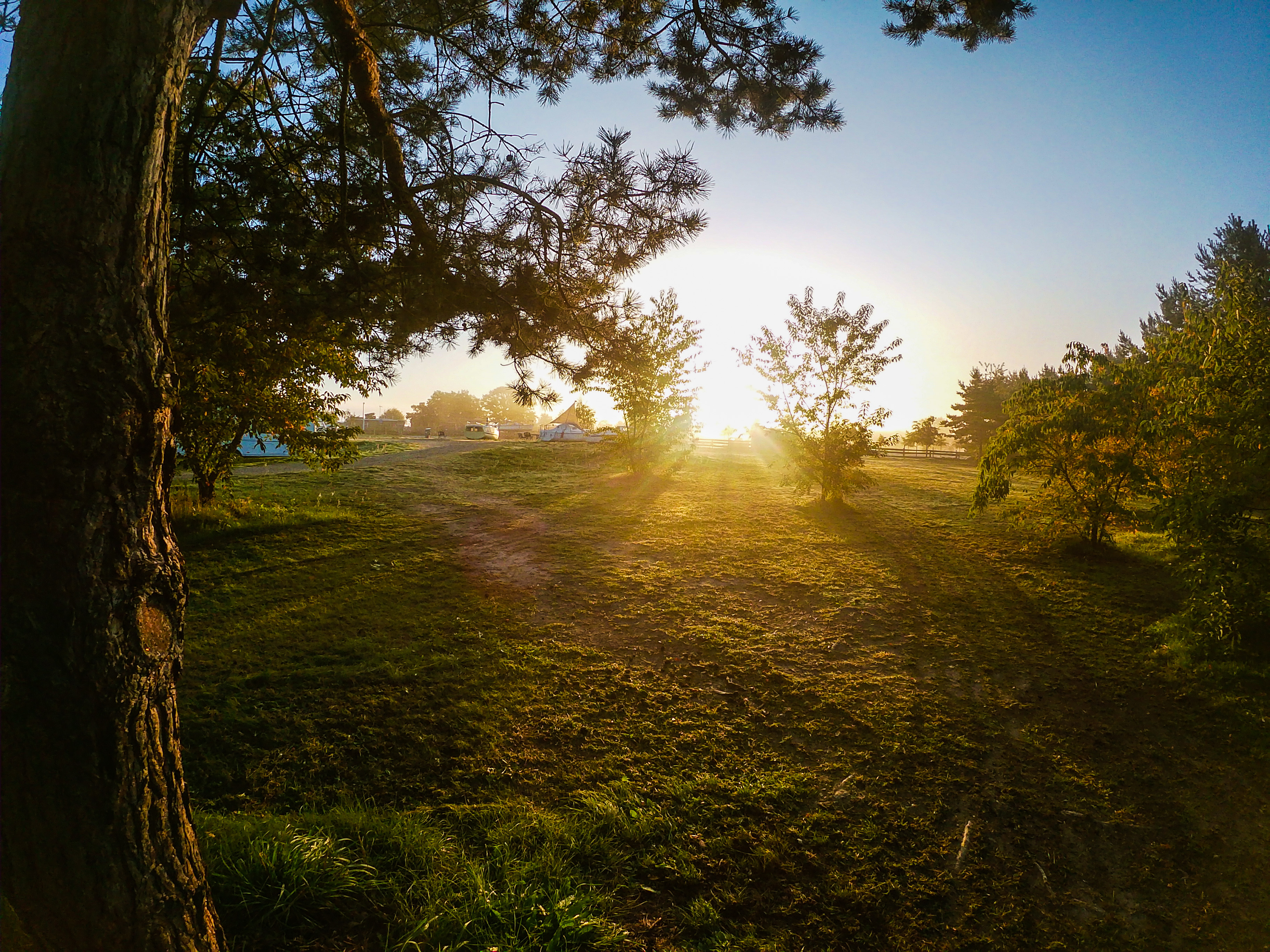 Reisemobilstellplatz - Lausitzer Seenland - Schattenplätze
 - Retro Camping Gräbendorfer See