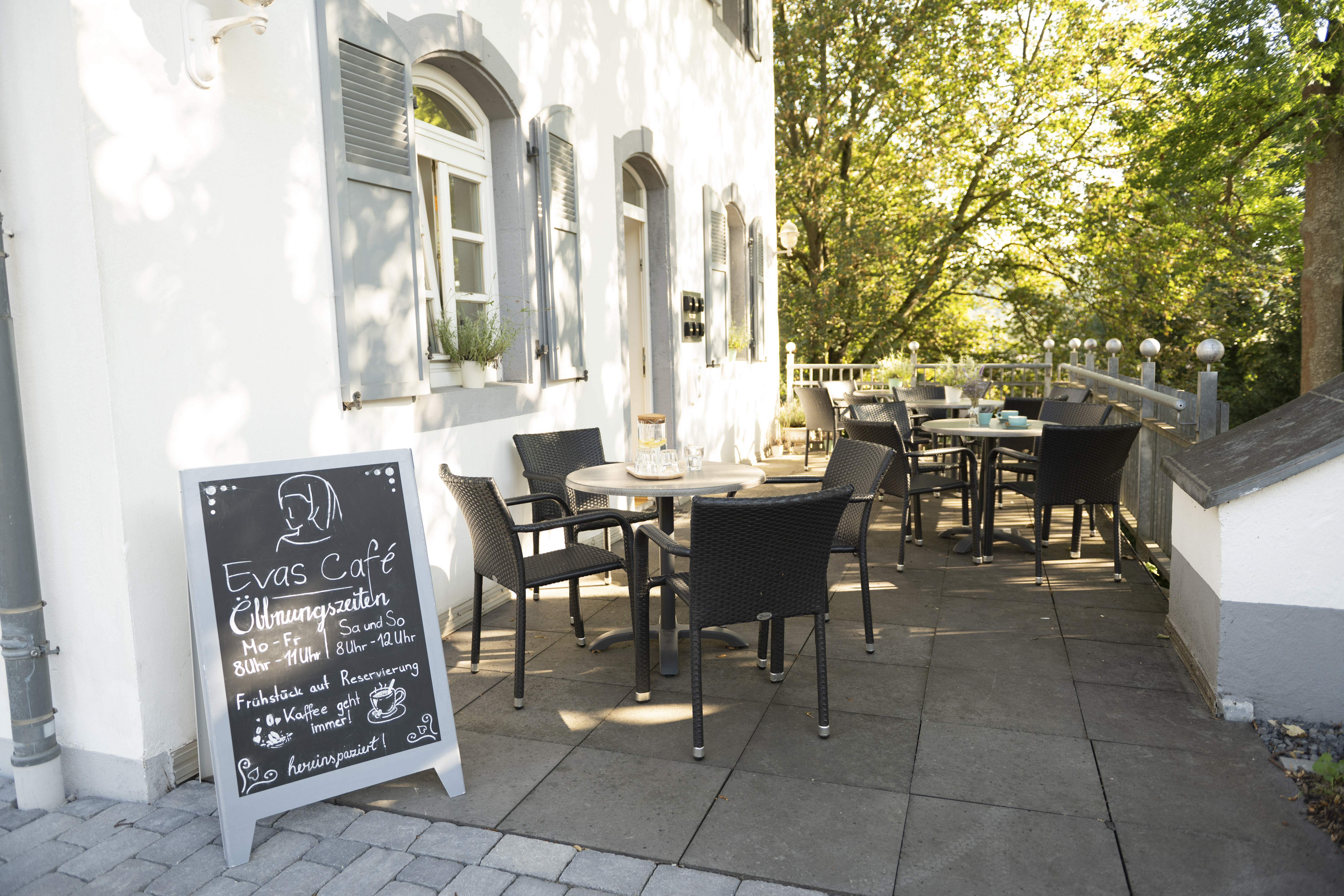 Reisemobilstellplatz: Terrasse Evas Café - Wohnmobilstellplatz im Schlosspark - Horeca