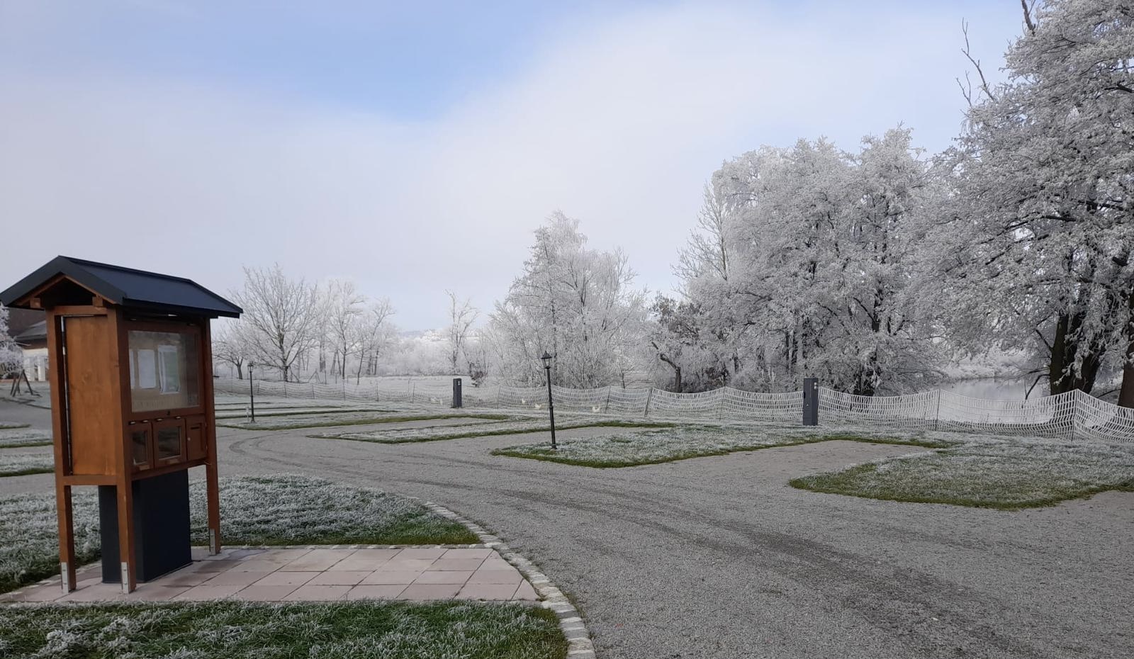 Wohnmobilstellplatz: Wohnmobilstellplatz „ Hirsch“