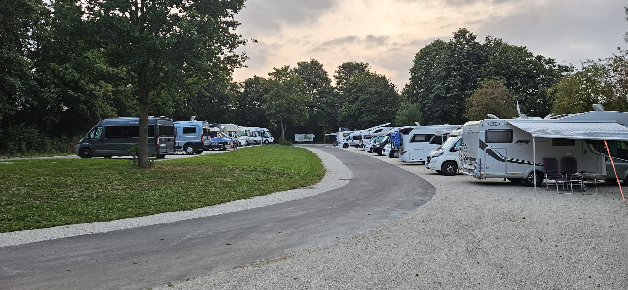 Reisemobilstellplatz - Waldstetten (Ostalbkreis) - Wohnmobilstellplatz mit Wohnmobilen - Wohnmobilstellplatz Bucher Stausee