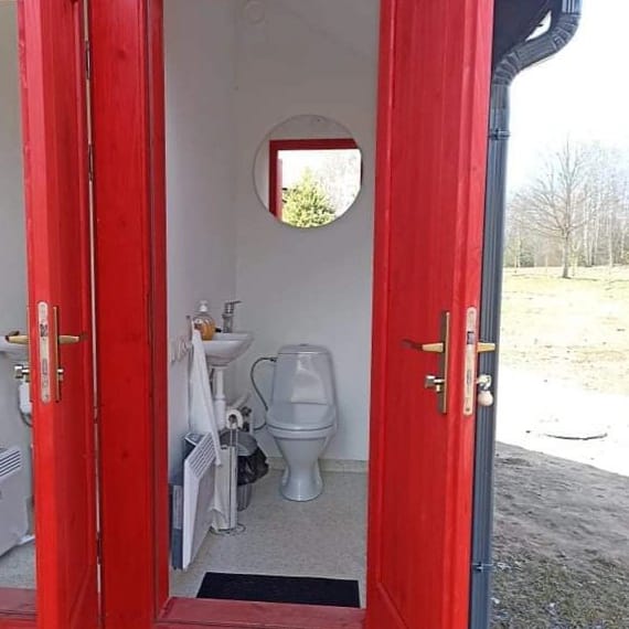 Reisemobilstellplatz: wc - Campsite next to Balotes lake EZERKRASTI 