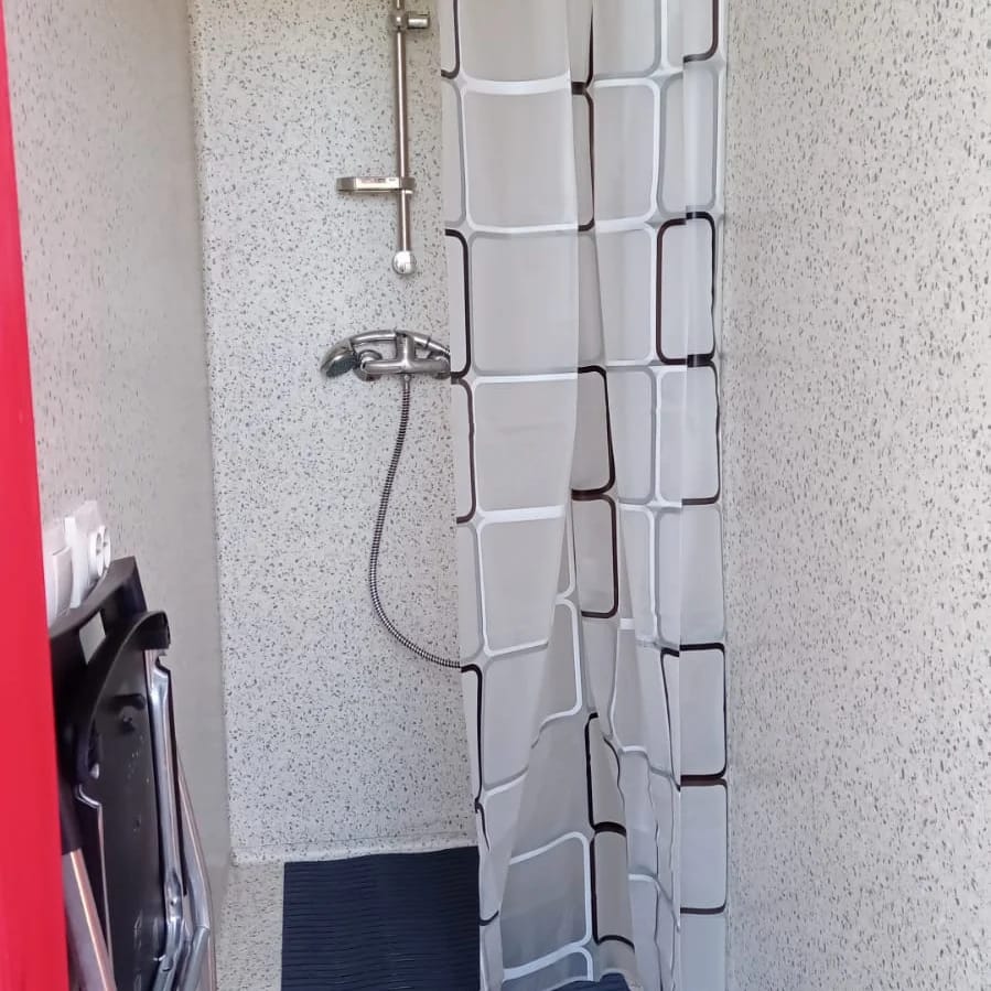 Reisemobilstellplatz: shower - Campsite next to Balotes lake EZERKRASTI 