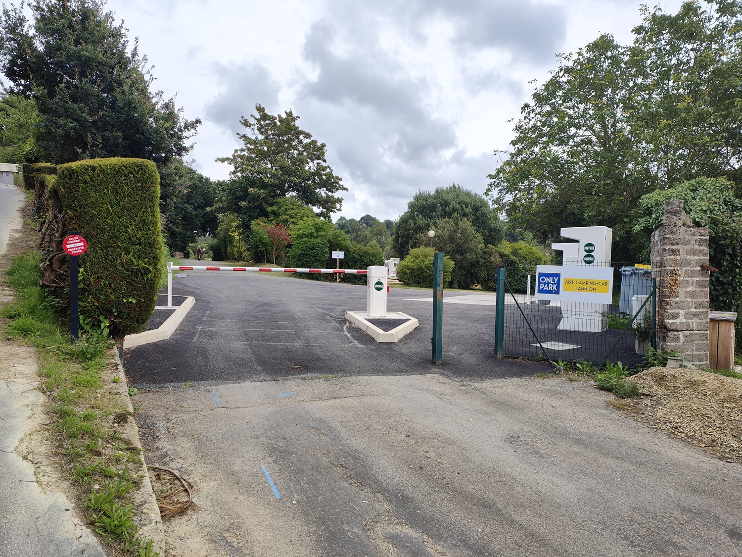 Place de parking pour camping-car - Bretagne - Aire OnlyPark Lannion