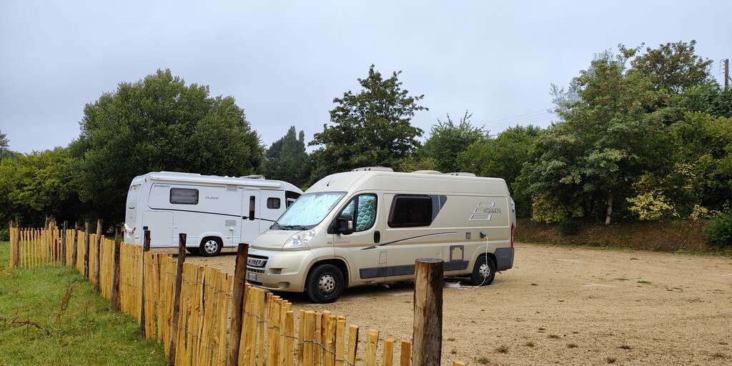 Place de parking pour camping-car - Bretagne - Aire OnlyPark Lannion