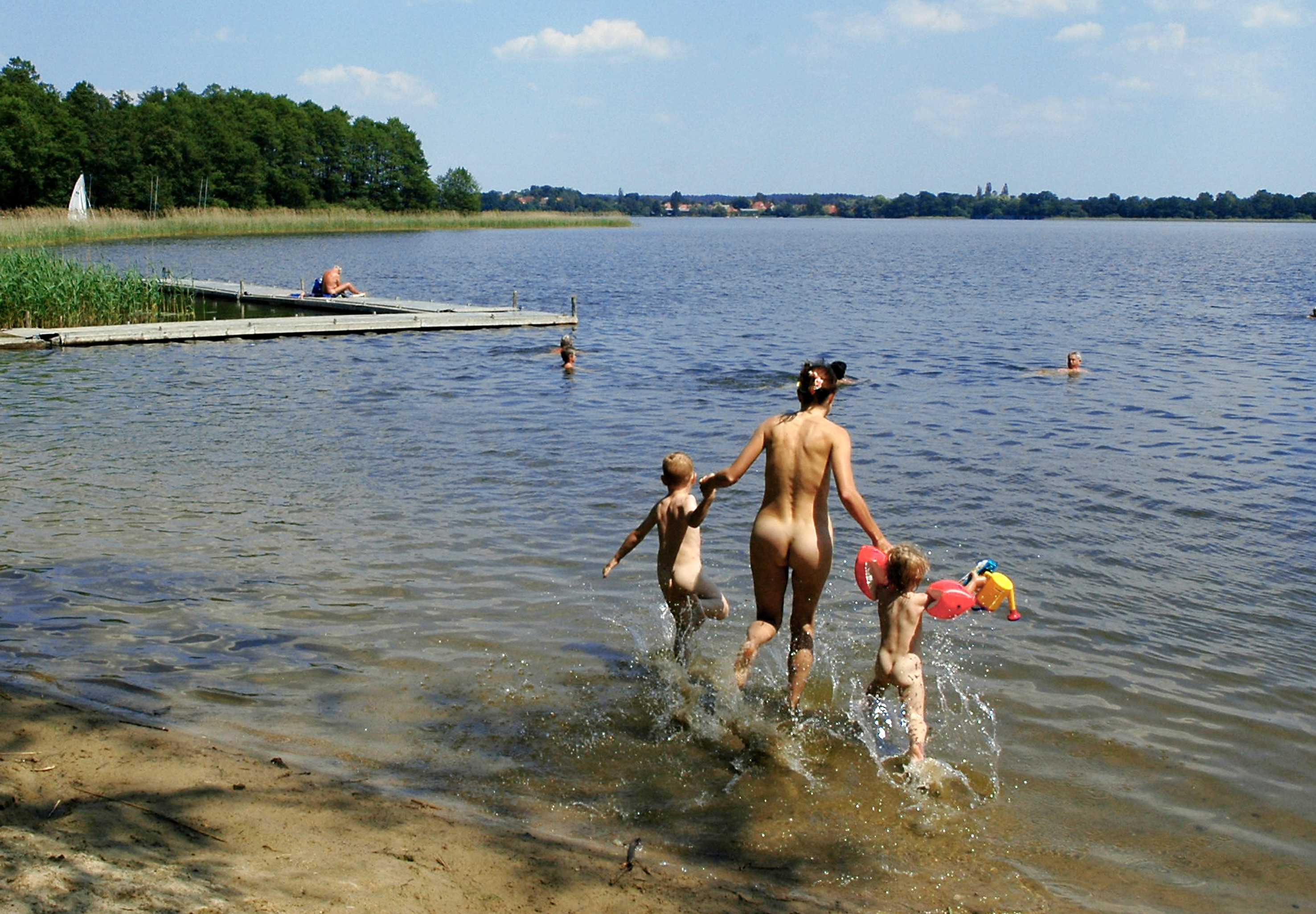 Den passenden WoMo-Stellplatz in Rheinsberg und Umgebung finden: FKK-Strand