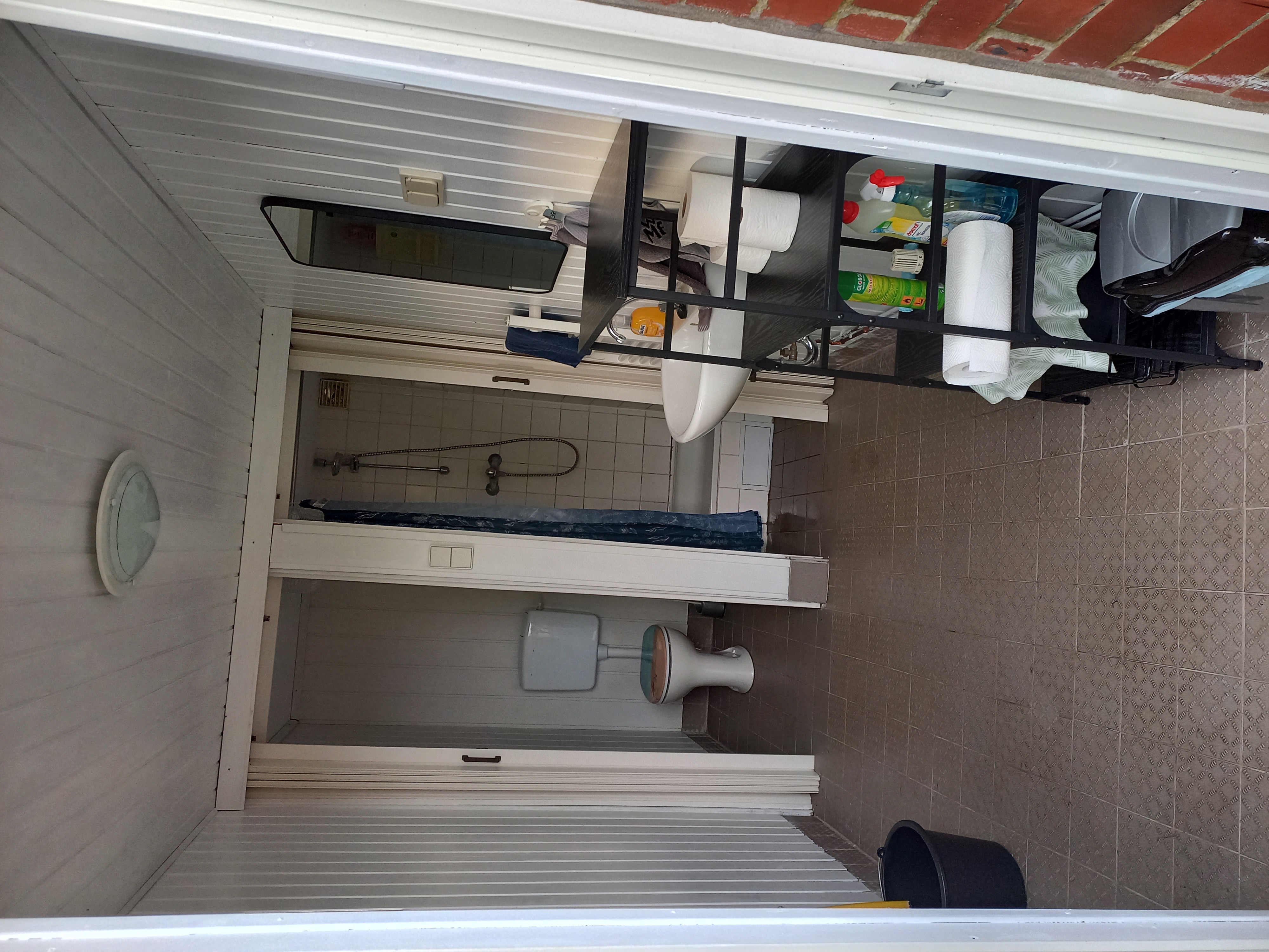 Reisemobilstellplatz - Art des Stellplatz: eigenständiger Stellplatz - Itzehoe - WC und Dusche
 - Klein