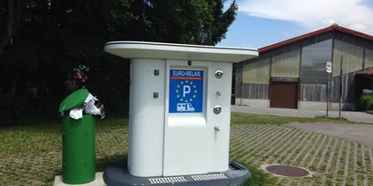 Motorhome parking space - Art des Stellplatz: Sportstätte - Bonfol - Parkplatz am Sportzentrum / Euro-Relais Station