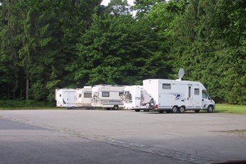 Wohnmobilstellplatz: Stellplatz am Brunnentheater