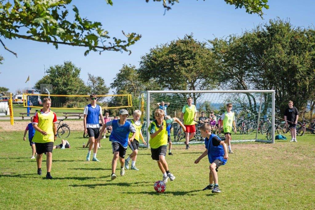 Wohnmobilstellplatz: Fußball - Rosenfelder Strand Ostsee Camping