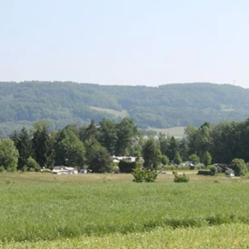 Wohnmobilstellplatz: Ausblick vom Campingplatz - Camping in Berg