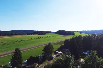 Wohnmobilstellplatz: Ausblick vom Campingplatz - Camping in Berg