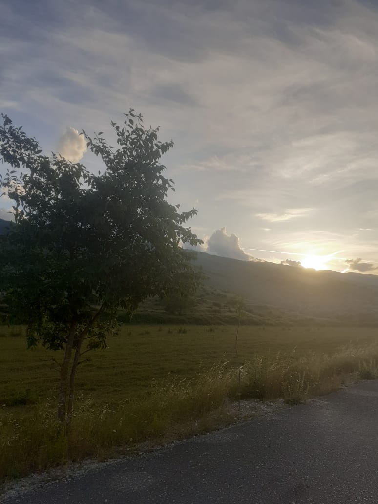 Reisemobilstellplatz - Stromanschluss - Albanien - 🔹 A Magical Sunset:
One of the many breathtaking sunsets you can enjoy during your stay at our camper stop — a truly unforgettable view. - Wohnmobilstellplatz Vanista Dropoli