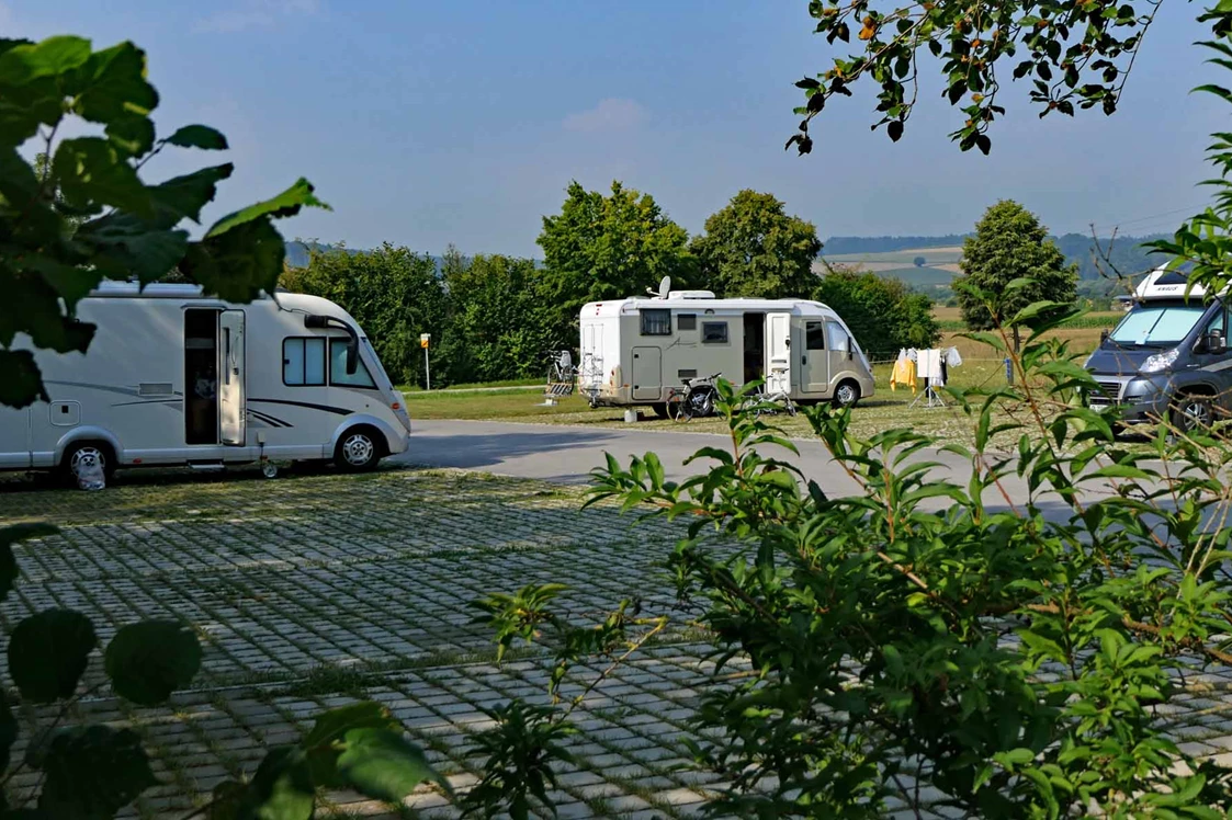 Wohnmobilstellplatz: Wohnmobilhafen vor ARTERHOF - Wohnmobil Hafen am Arterhof