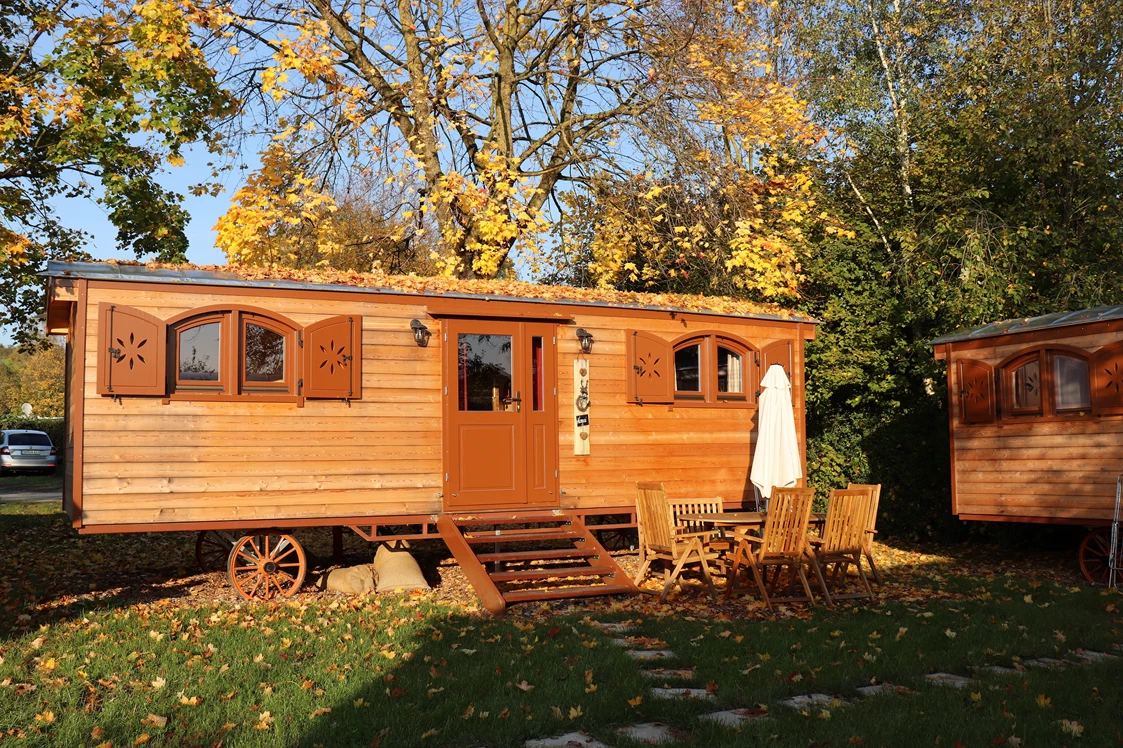 Wohnmobilstellplatz: Nostalgiewägen am ARTERHOF - Wohnmobil Hafen am Arterhof