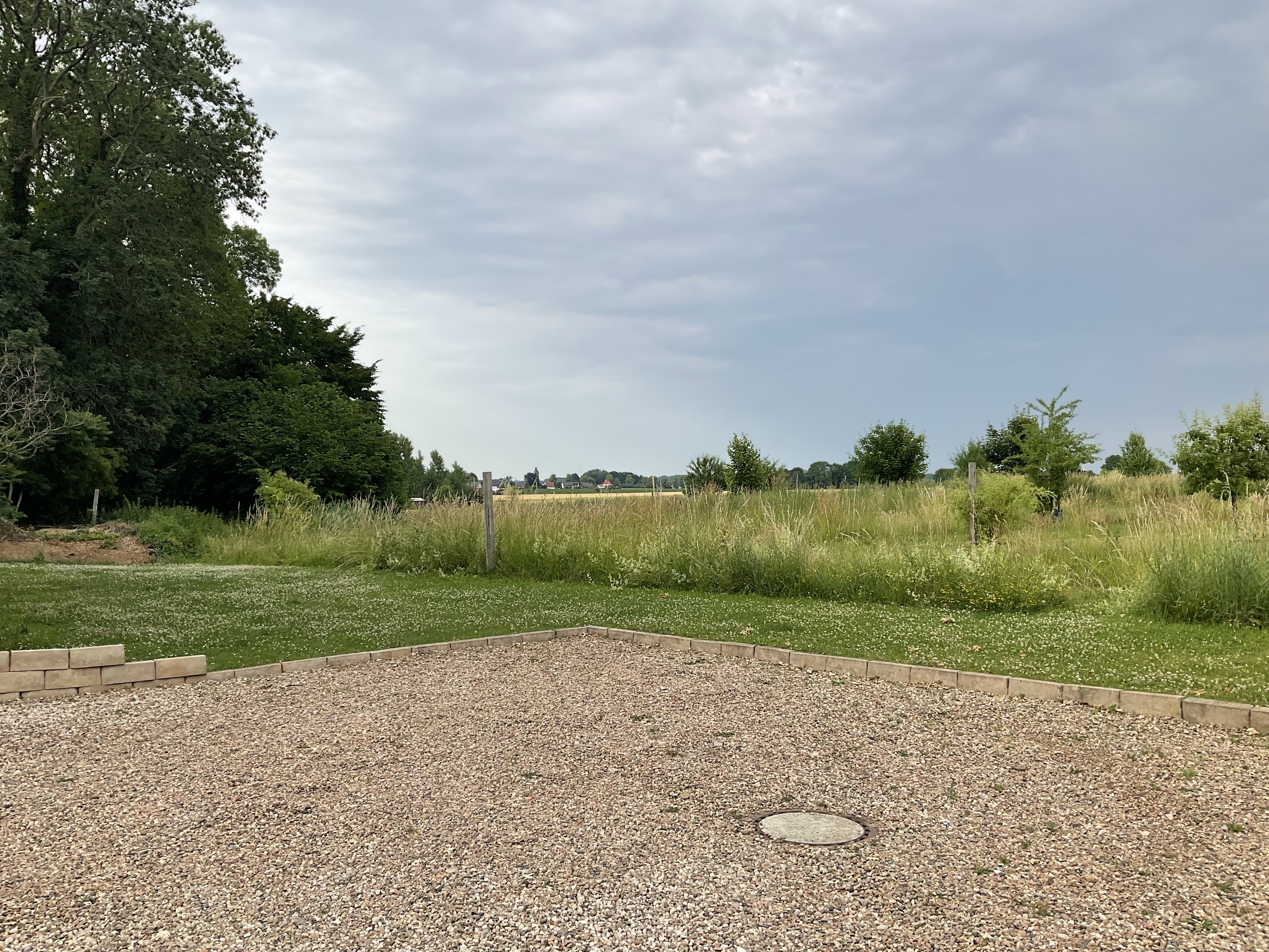 Reisemobilstellplatz: Stellplatz auf historischem Hofgelände