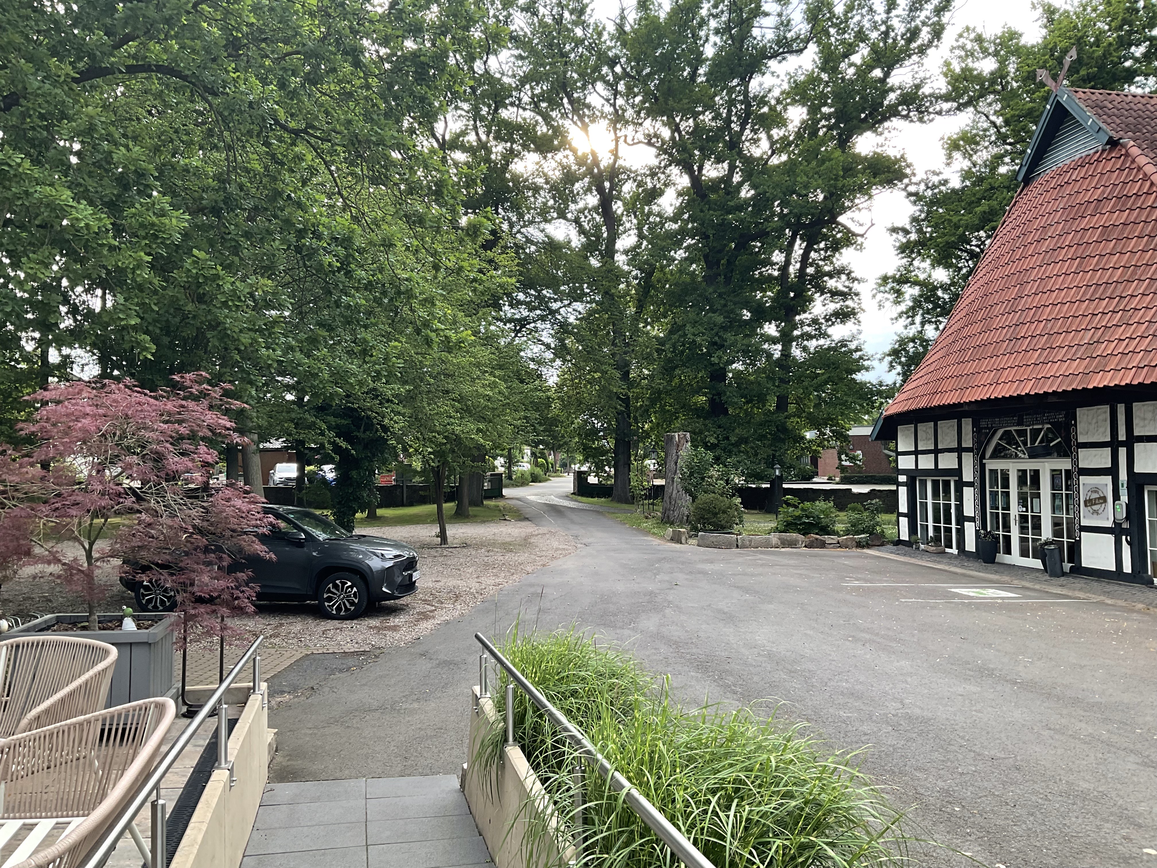 Reisemobilstellplatz: Stellplatz auf historischem Hofgelände