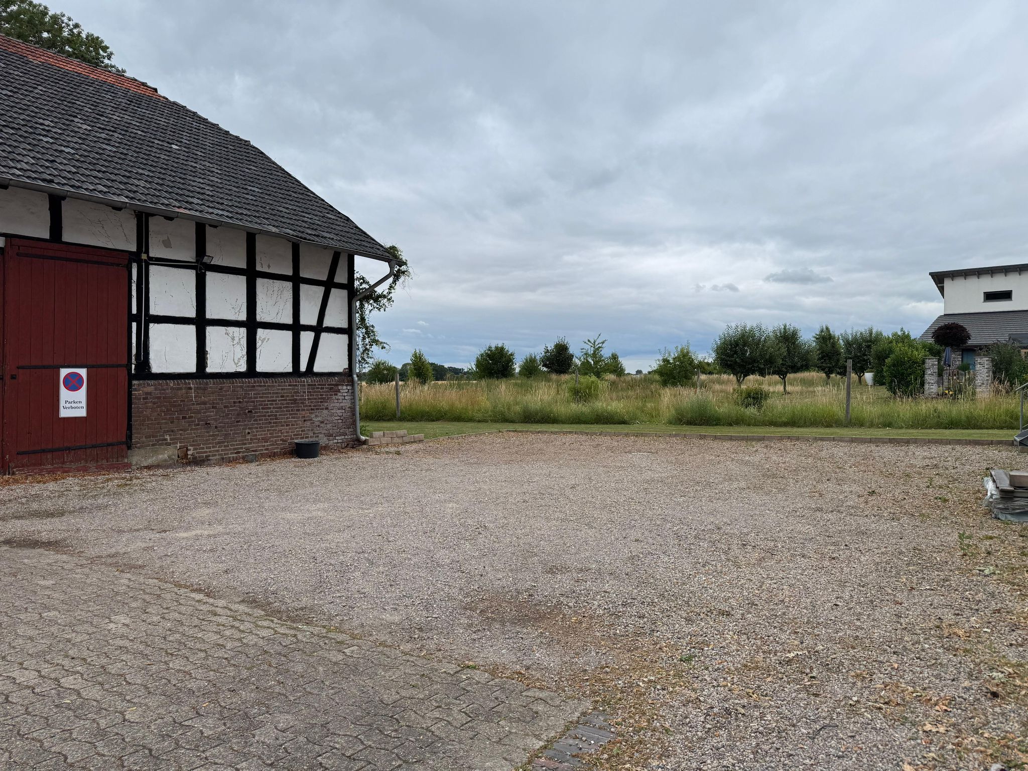 Reisemobilstellplatz: Stellplatz auf historischem Hofgelände