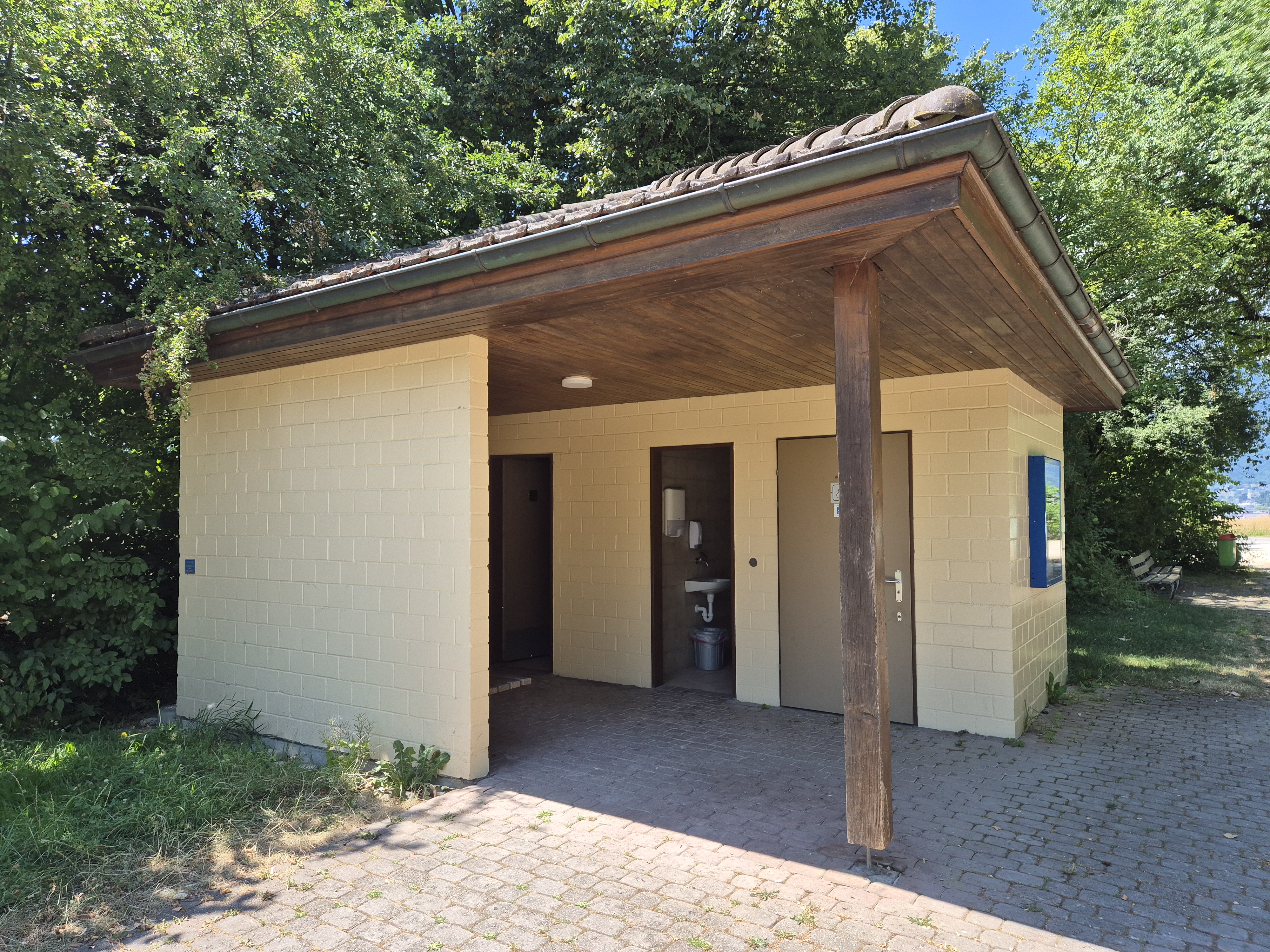 Reisemobilstellplatz - Büren an der Aare - Toilettenanlage - Grenchen Bootssteg