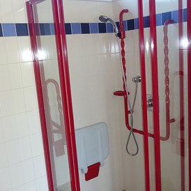 Wohnmobilstellplatz: Es ist auch ein Behinderten WC mit Dusche vorhanden.
Barrierefreier Zugang zum Sanitärbereich - Sulmtal - Camp