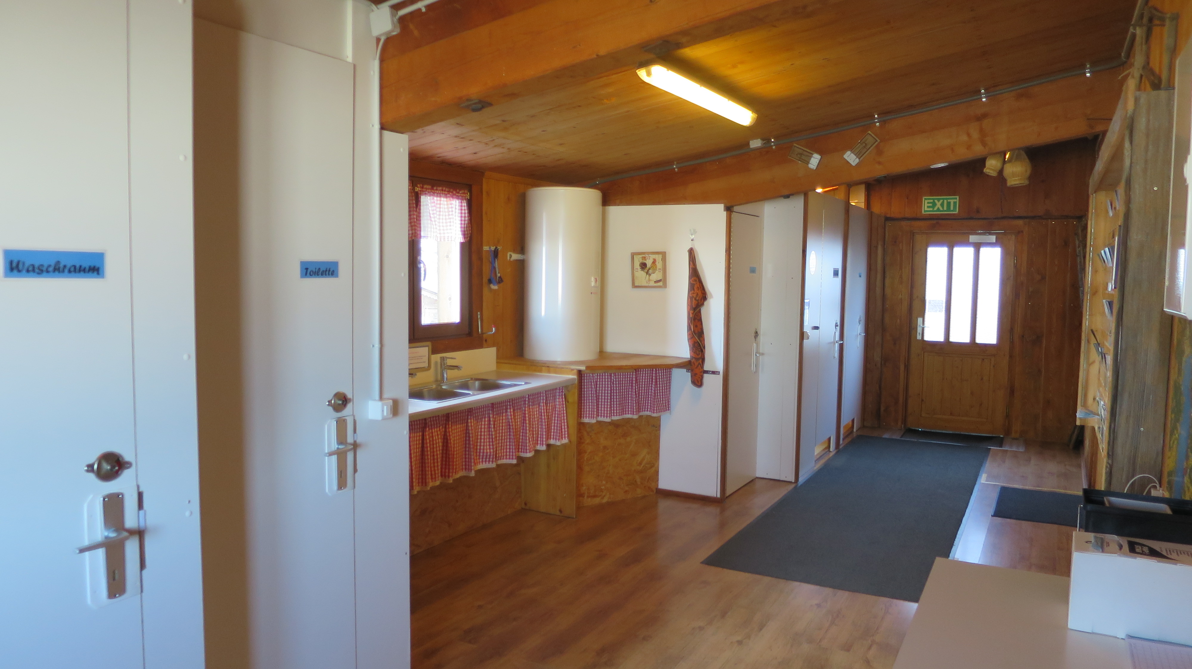 Reisemobilstellplatz: Dusch- und WC Anlage beheizt - Ferienhof Rüti