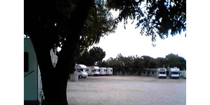Parkeerplaats voor camper - Italië - Homepage http://www.pratosmeraldo.com - Prato Smeraldo