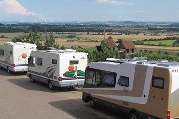 Wohnmobilstellplatz: Stellplatz mit Blick bis zur Schwäbischen Alb - Stellplatz Panoramaweingut Baumgärtner