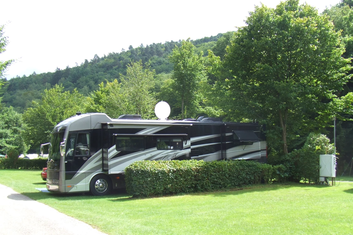 Wohnmobilstellplatz: Wohnmobil 12m Länge mit Slide-Outs - Odenwald-Camping-Park