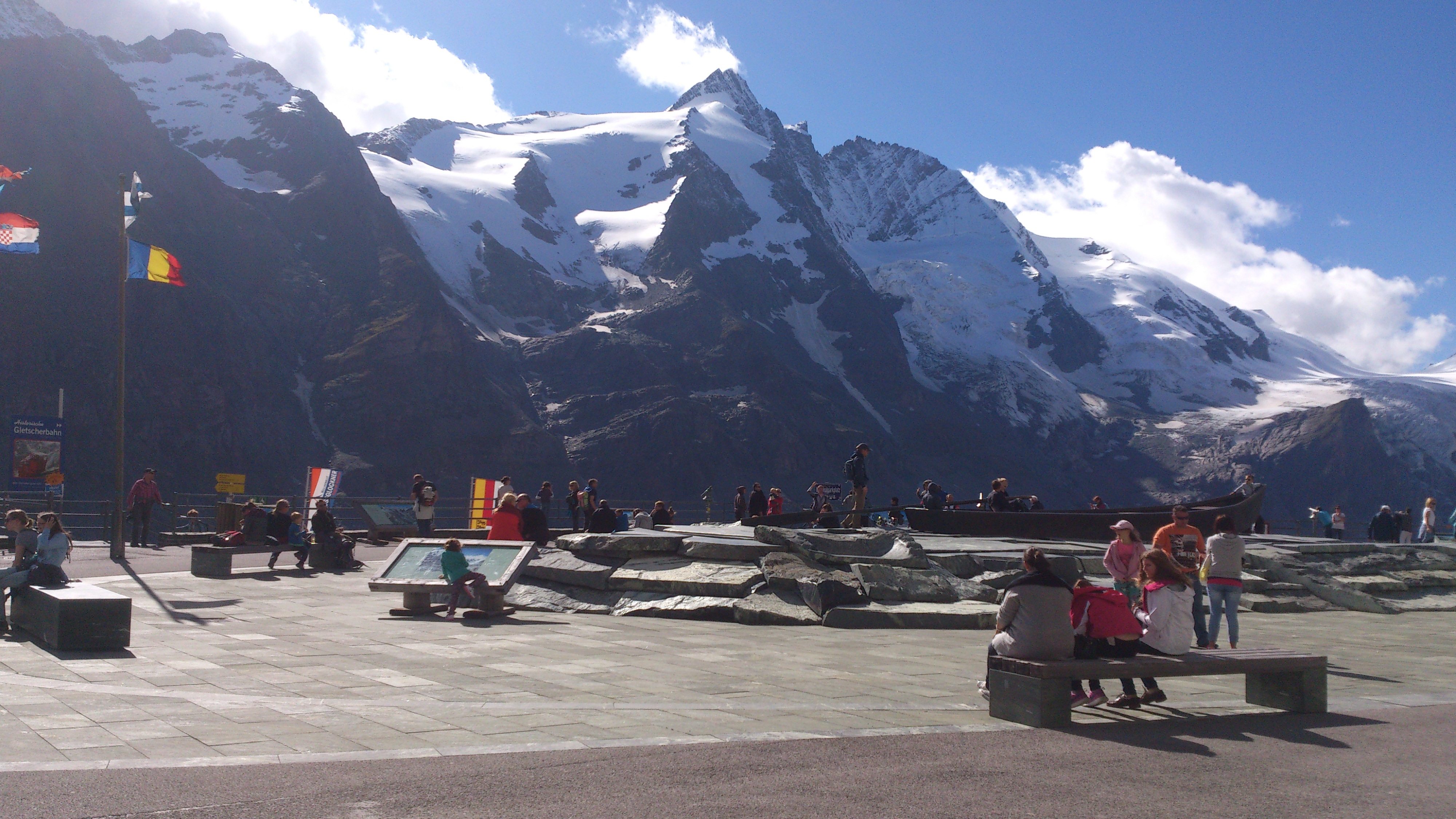 Reisemobilstellplatz - Hunde erlaubt: Hunde erlaubt - Kärnten - Aussichtsplattform am Grossglockner  - Stellplatz am Hotel und Chalets Schlosswirt