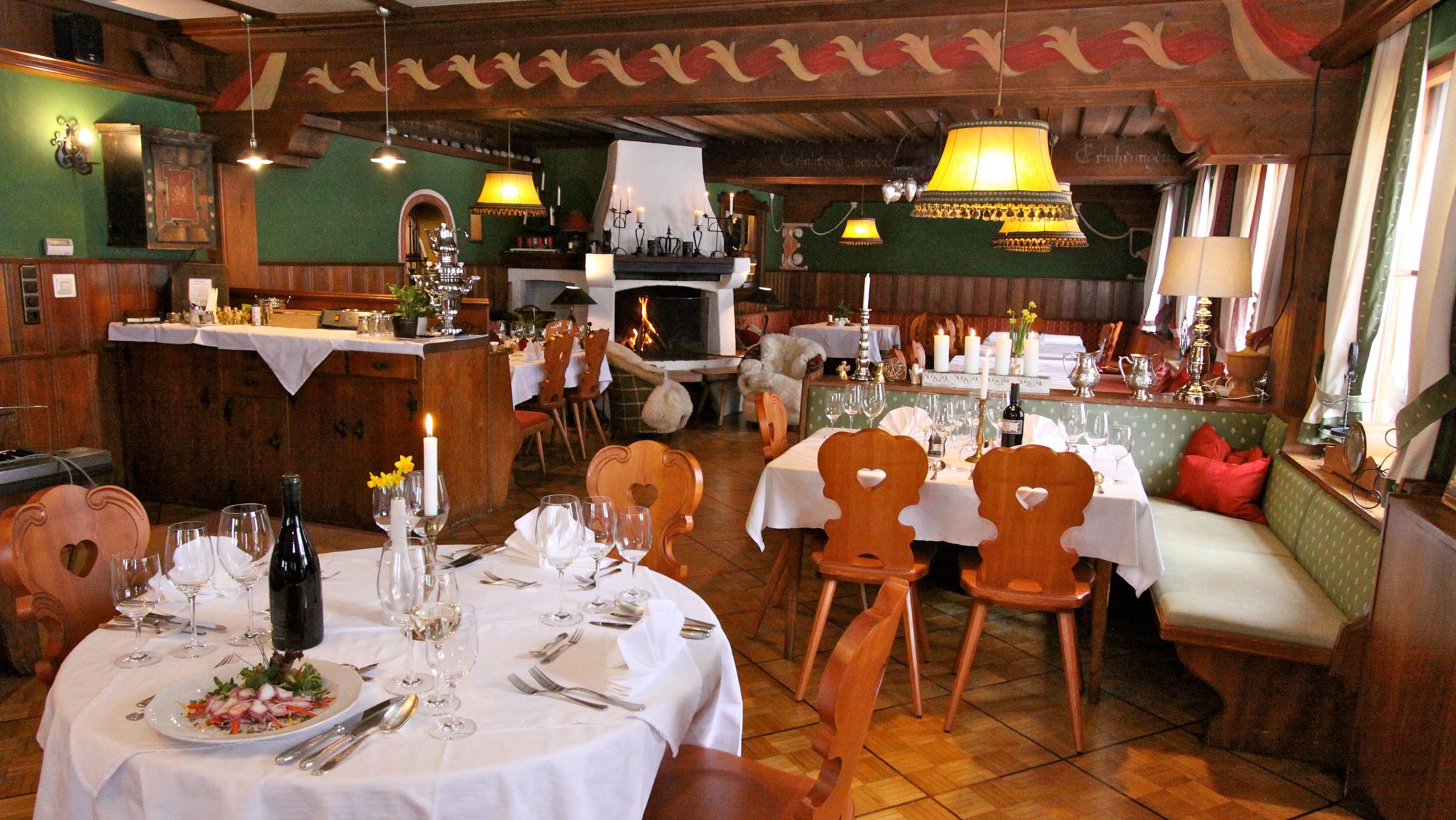 Wohnmobilstellplatz: Unser Kaminzimmer. - Stellplatz am Hotel und Chalets Schlosswirt