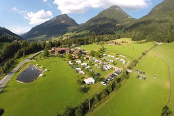 Wohnmobilstellplatz: Camping Lindlerhof 
Ihr zu Hause in den Bergen - Camping am See Gut Lindlerhof, mit Ferienhäuser und Almhütten