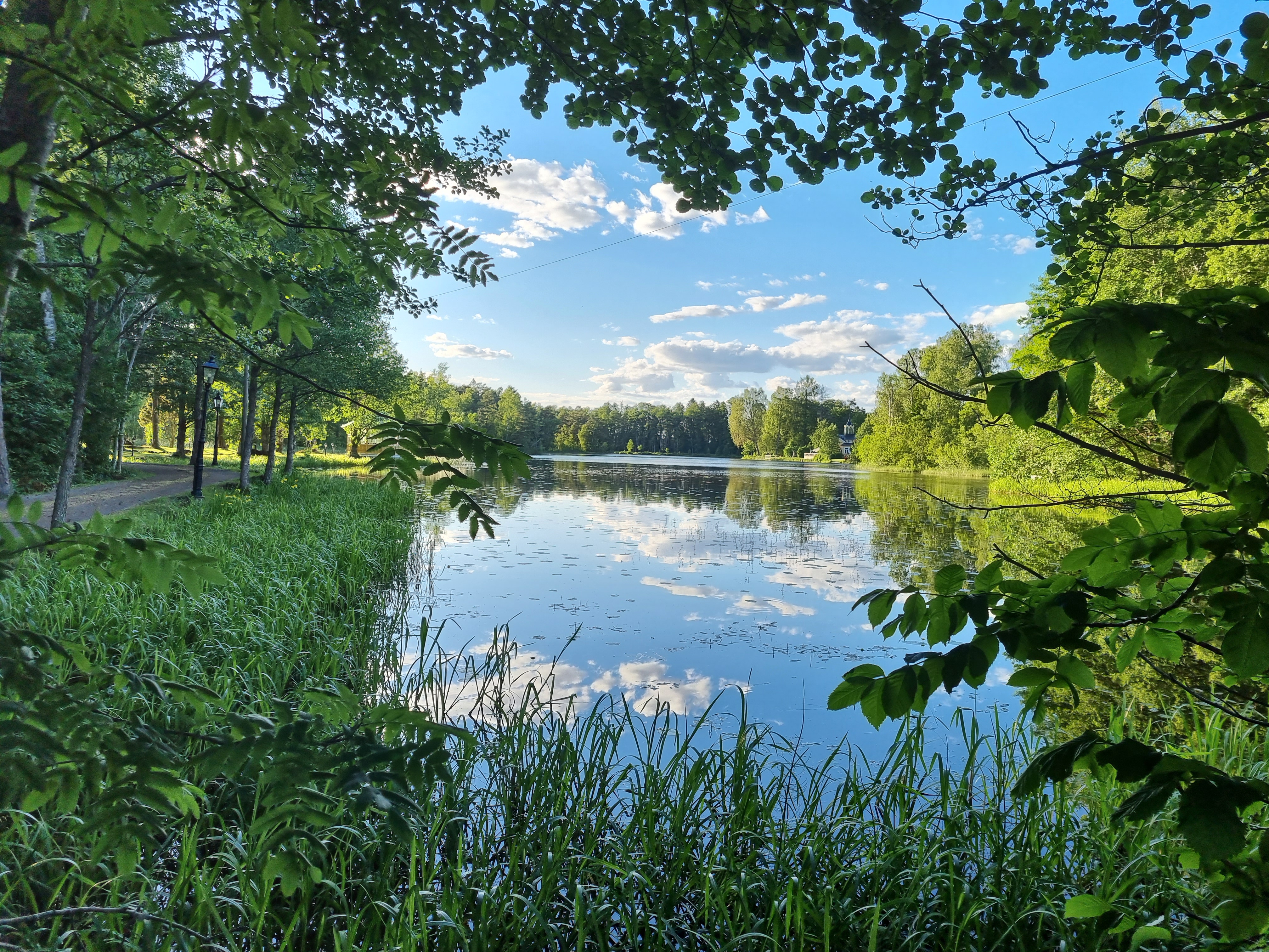 Wohnmobilstellplatz: Mellandammen direkt außerhalb des Sofielund-Geländes - Sofielund Vandrarhem & Camping