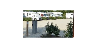 Plaza de aparcamiento para autocaravanas - Lion-sur-Mer - http://www.paleospace-villers.fr/image/pratique/campingcars.jpg - Aire de Paleospace