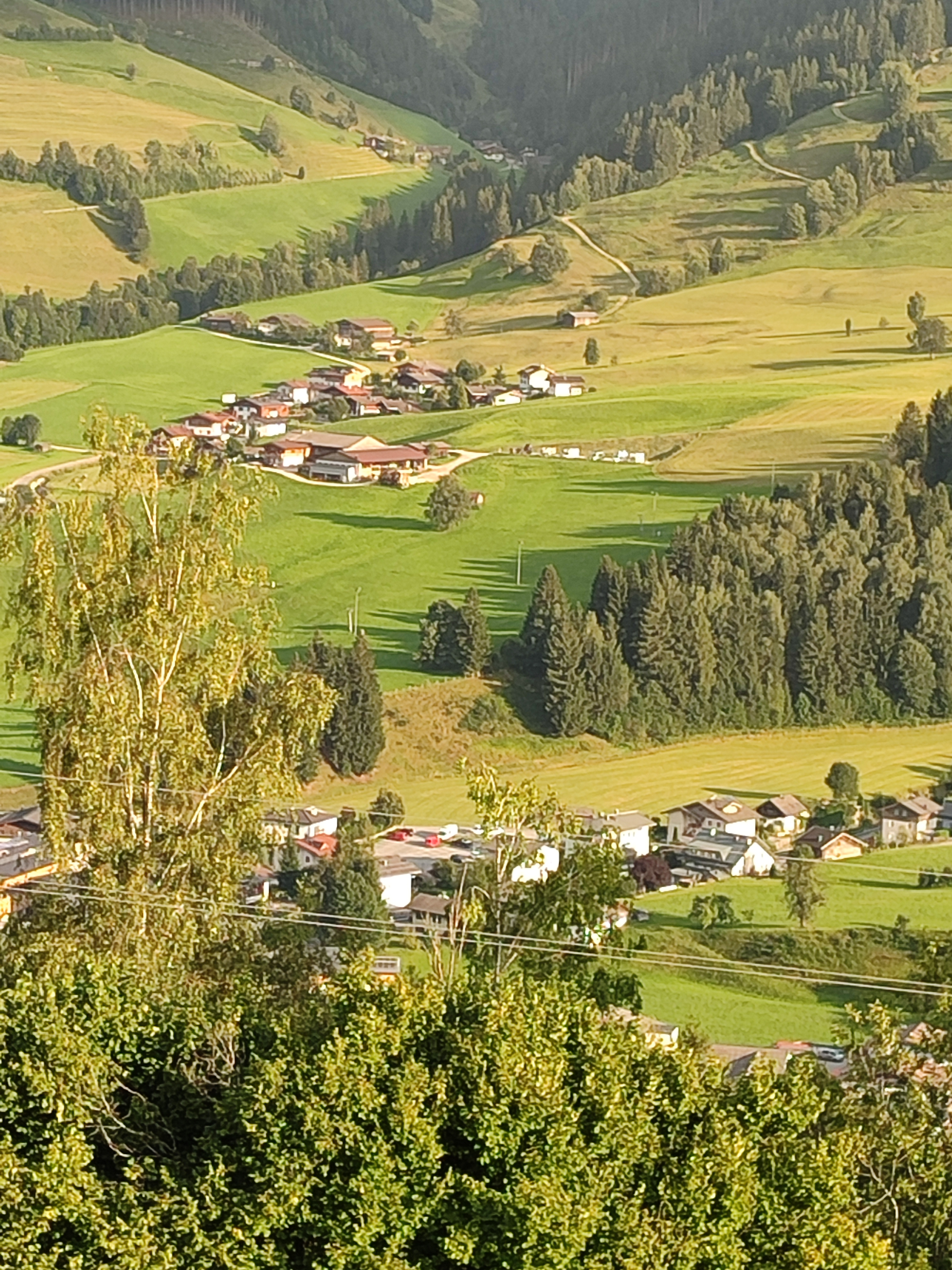 Wohnmobilstellplatz: Unsere Stellplätze von der anderen Talseite aus - Stellplatz Bichlhof Leogang