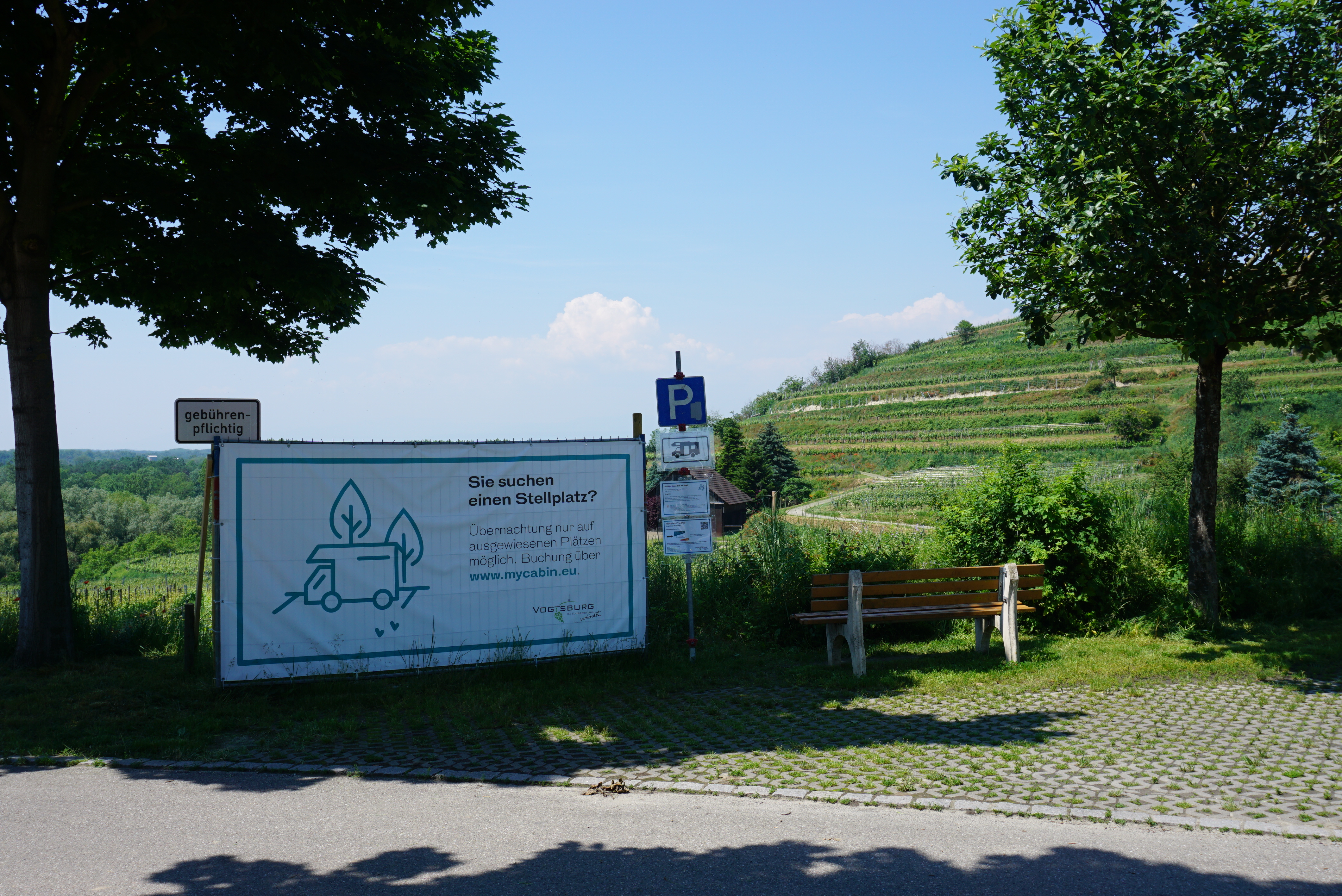 Reisemobilstellplatz - Herbolzheim - Parkplatz - Parkplatz Friedhof Burkheim