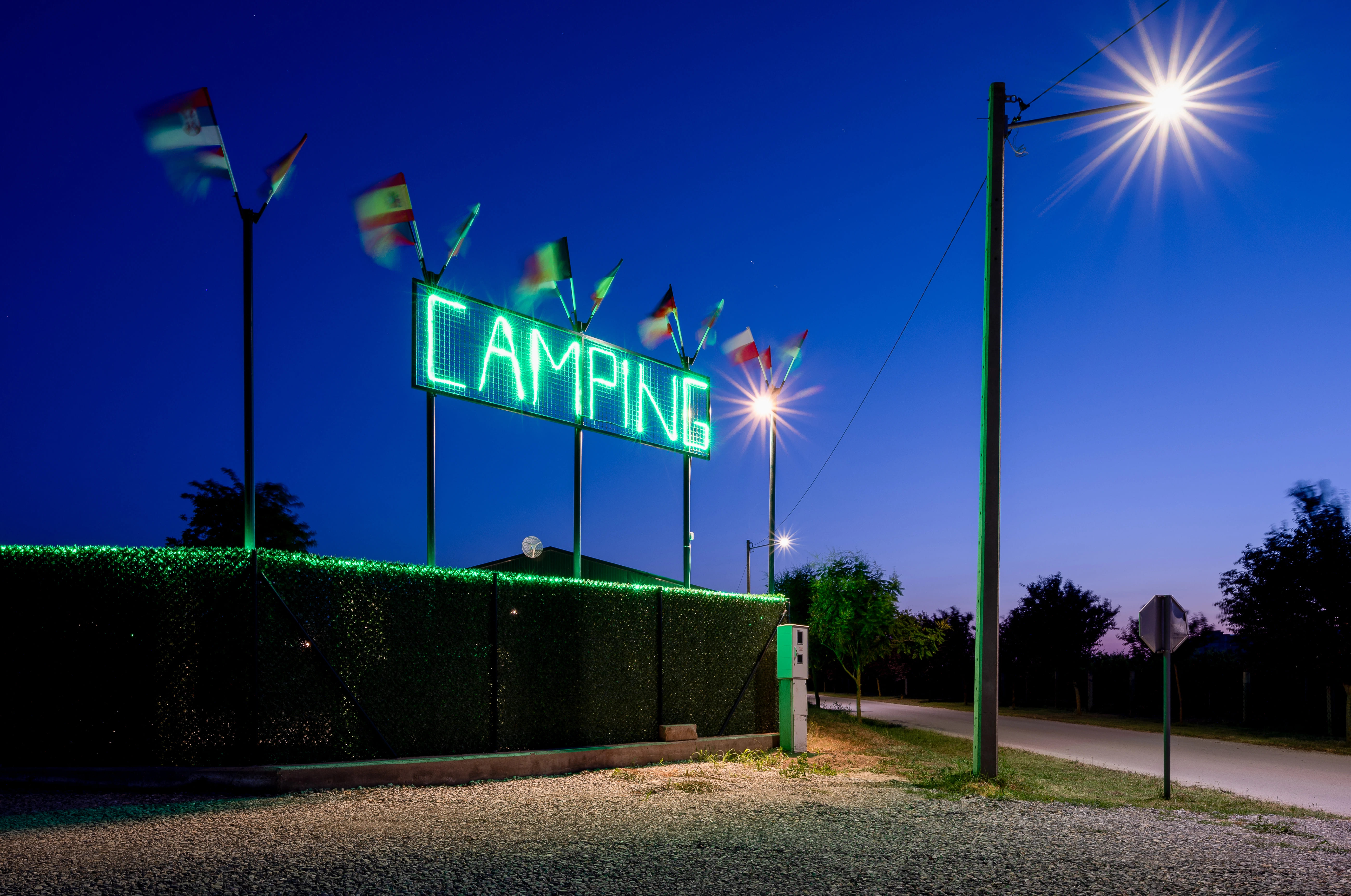 Wohnmobilstellplatz: Illuminated entrance sign “CAMPING” at Camping Palić - easy to find at night, welcoming travelers near E-75 highway and the Hungarian border. - Camping Palić