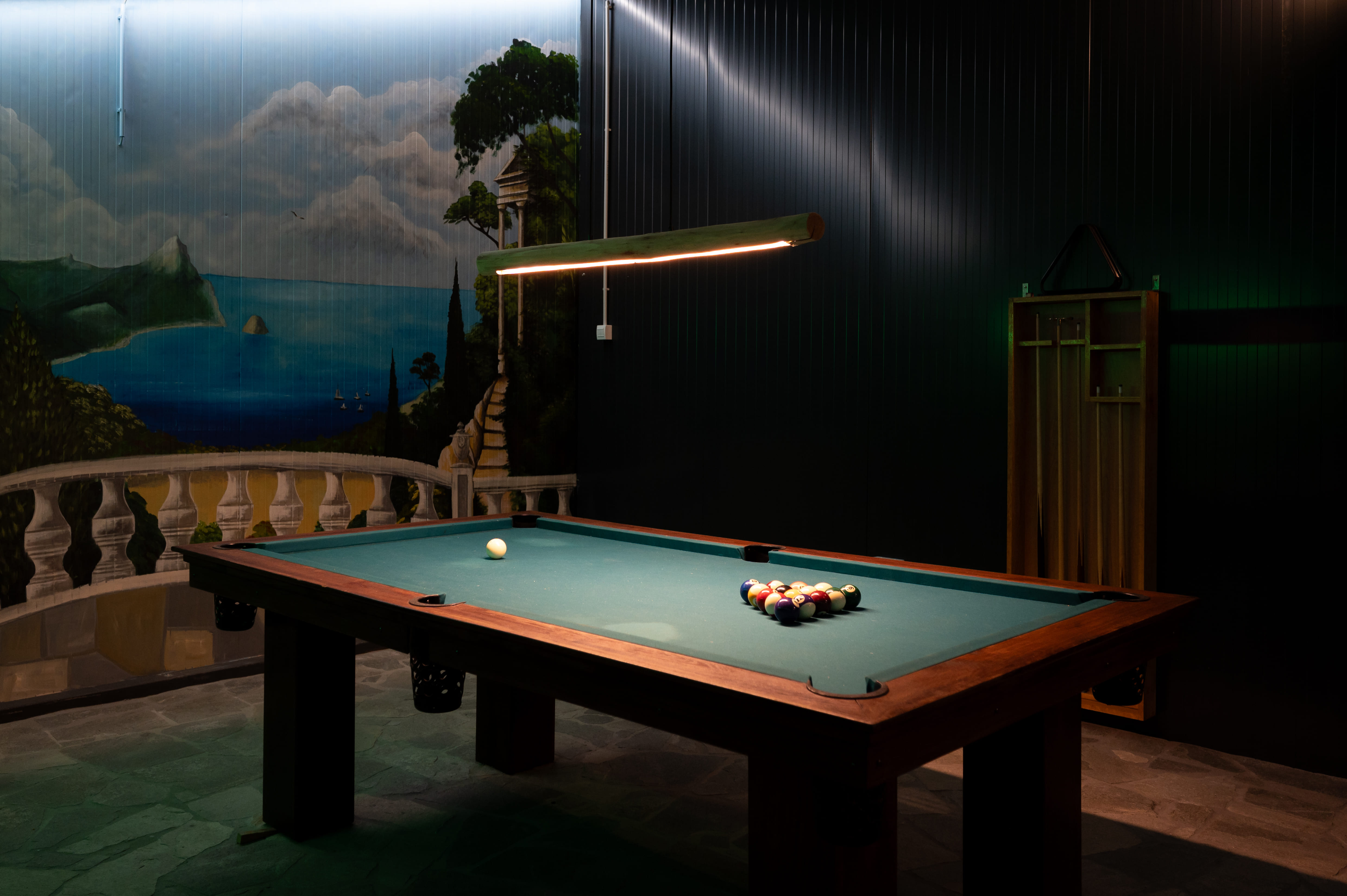 Wohnmobilstellplatz: Indoor entertainment at Camping Palić - billiard table in cosy lounge bar. - Campingplatz Palić