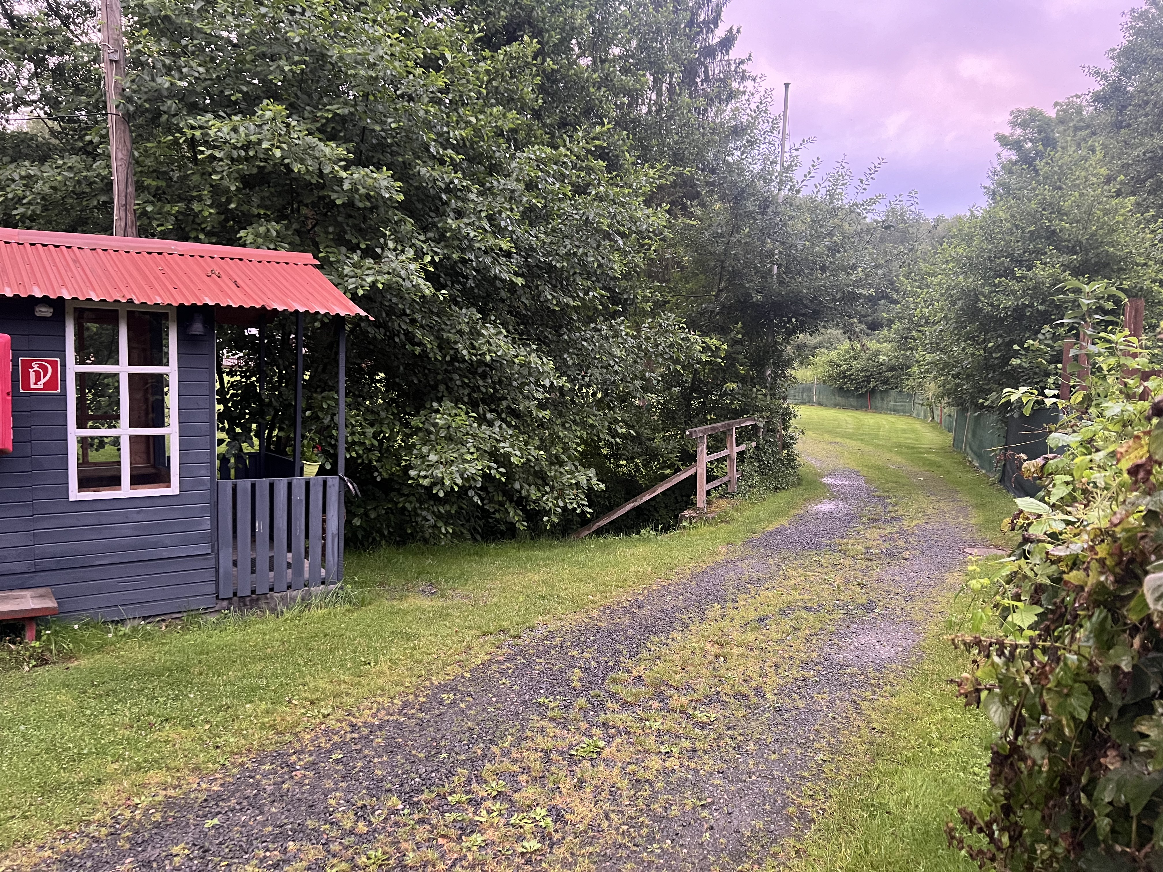 Reisemobilstellplatz: Weg mit Häuschen - Campingplatz "Zulls Camp" Ellertshäuser See - gebied