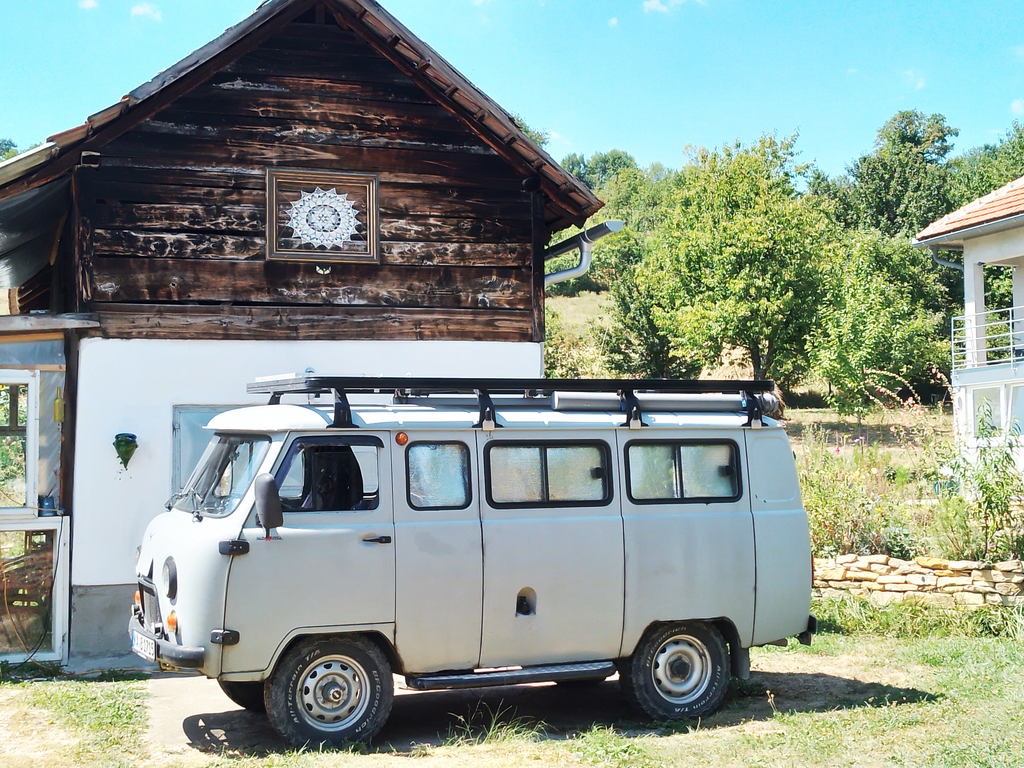 Wohnmobilstellplatz: Auf dem Campingplatz Pirol dient ein ehemaliger Stall als Kreativraum für die handwerklichen Arbeiten, die auf dem Hof anfallen, und verleiht dem Platz einen romantischen Flair.


 - Camping Pirol - zona