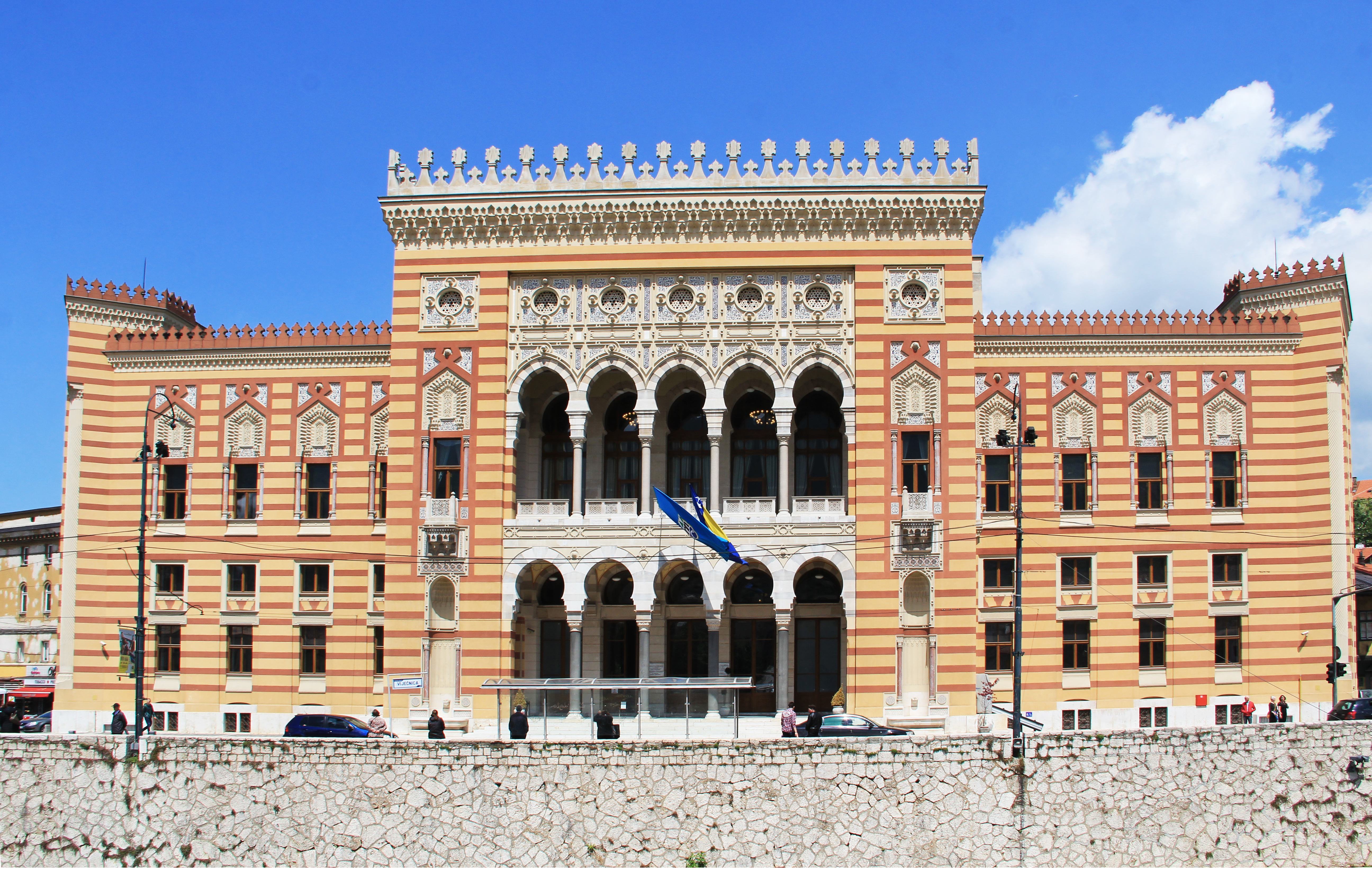Wohnmobilstellplatz: 
Hauptstadt Sarajevo ist eine ganz besondere Stadt, in der Orient und Okzident aufeinandertreffen. Hier lassen sich verschiedene Epochen wie in einem lebendigen Film erleben.  - Camping Pirol - Tempo libero
