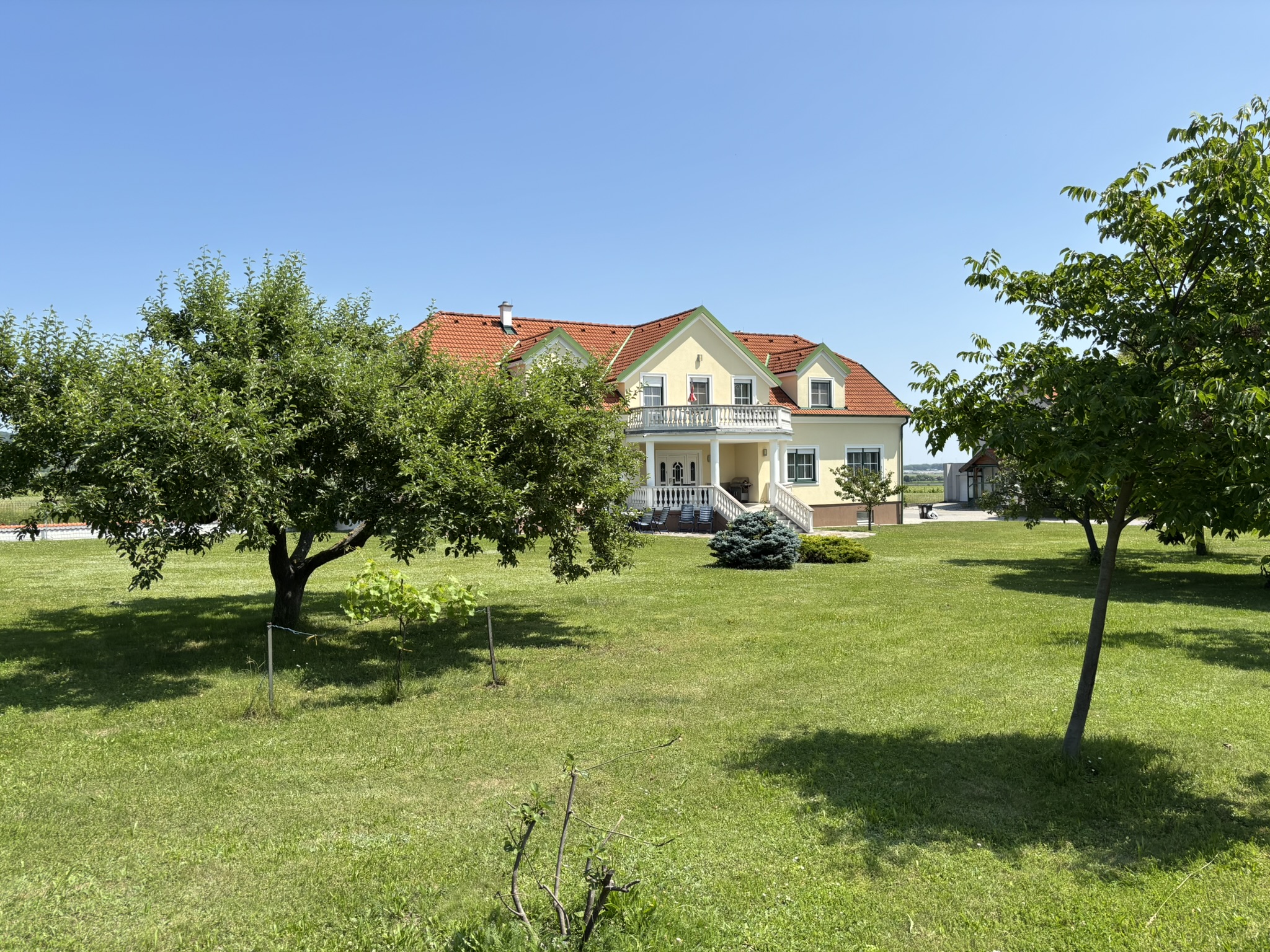 Place de parking pour camping-car - Rust (Rust) - Garten vor dem Gästehaus "In den Kreuzweingärten" - Stellplatz Kreuzweingärten
