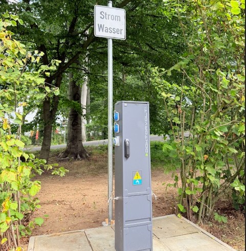 Wohnmobilstellplatz: Strom-/Wasser Säule - Reisemobil-Stellplatz / Hotel Busch Atter, Osnabrück - Infrastructure