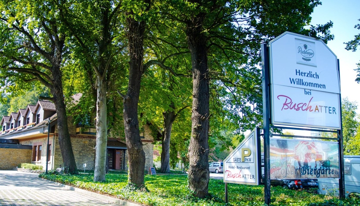 Wohnmobilstellplatz: Einfahrt Stellplatz - Reisemobil-Stellplatz / Hotel Busch Atter, Osnabrück - zone