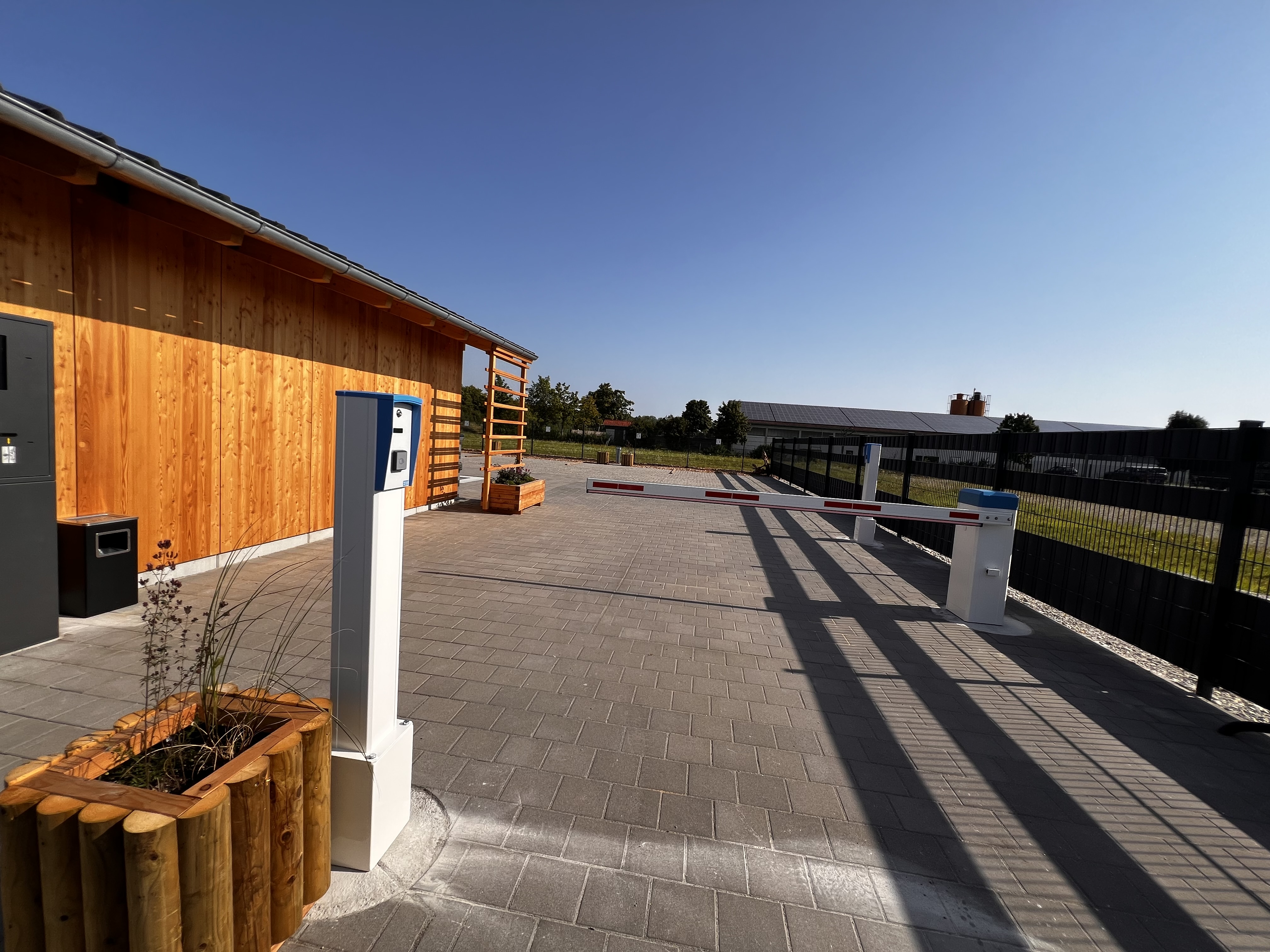 Wohnmobilstellplatz: Ein-/Ausfahrt - Camping Am Handwerkerhof