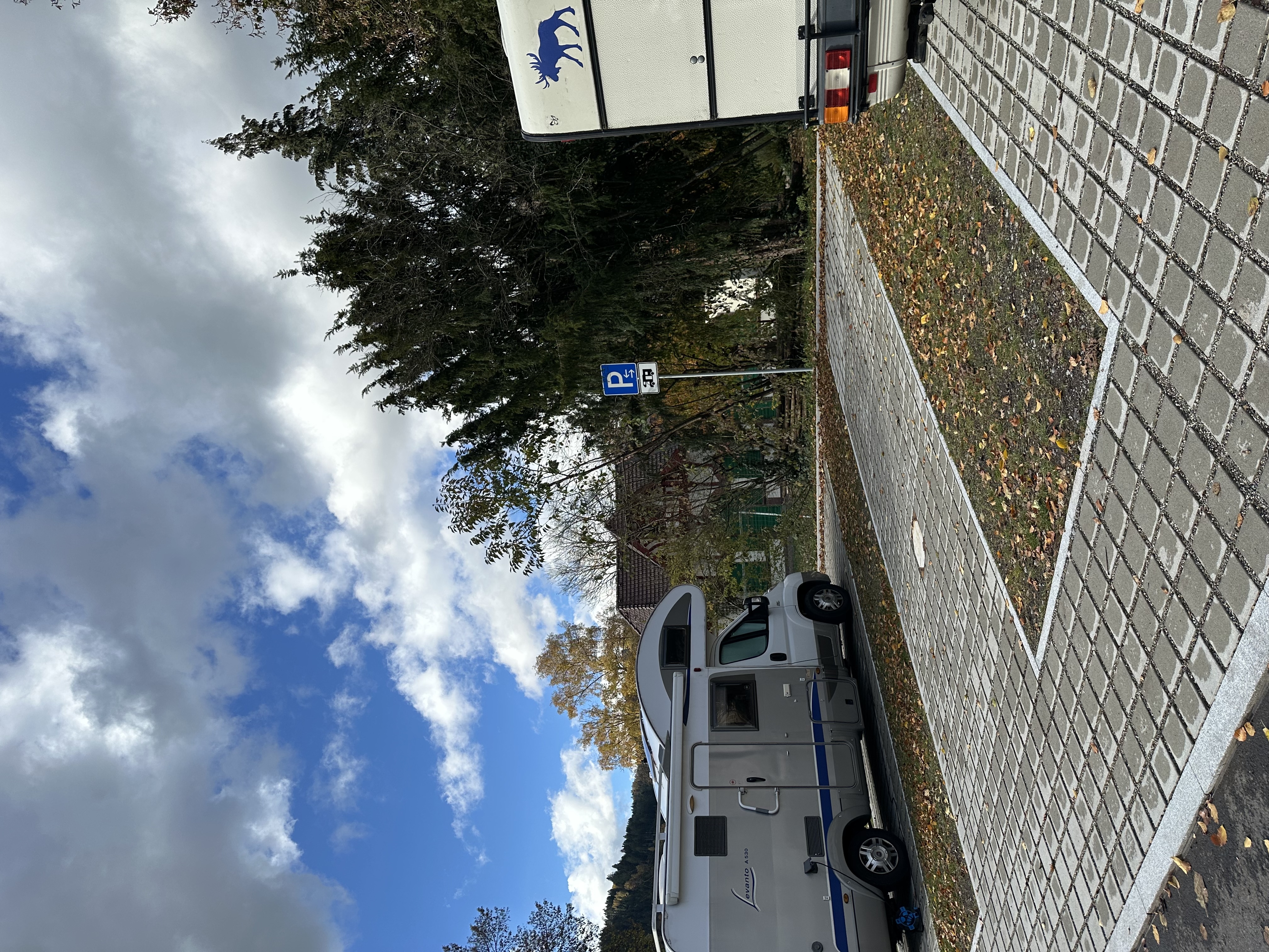 Wohnmobilstellplatz: Auf dem Bild ist der Wohnmobilstellplatz beim Gewerbepark H.A.U zu sehen.  - Wohnmobilstellplatz H.A.U. Schramberg