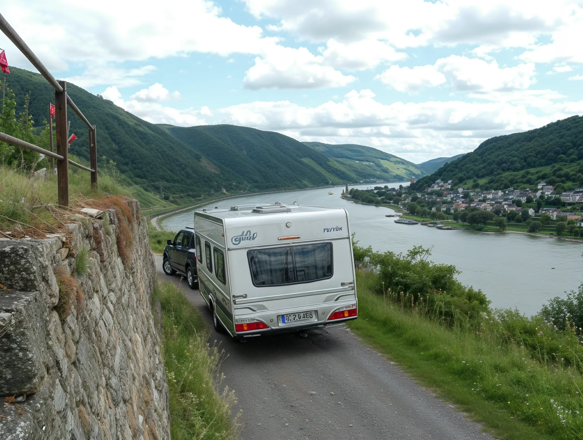 Reisemobilstellplatz - Kiedrich - Zufahrt durch die Weinfelder - Naturpark & Camping Suleika