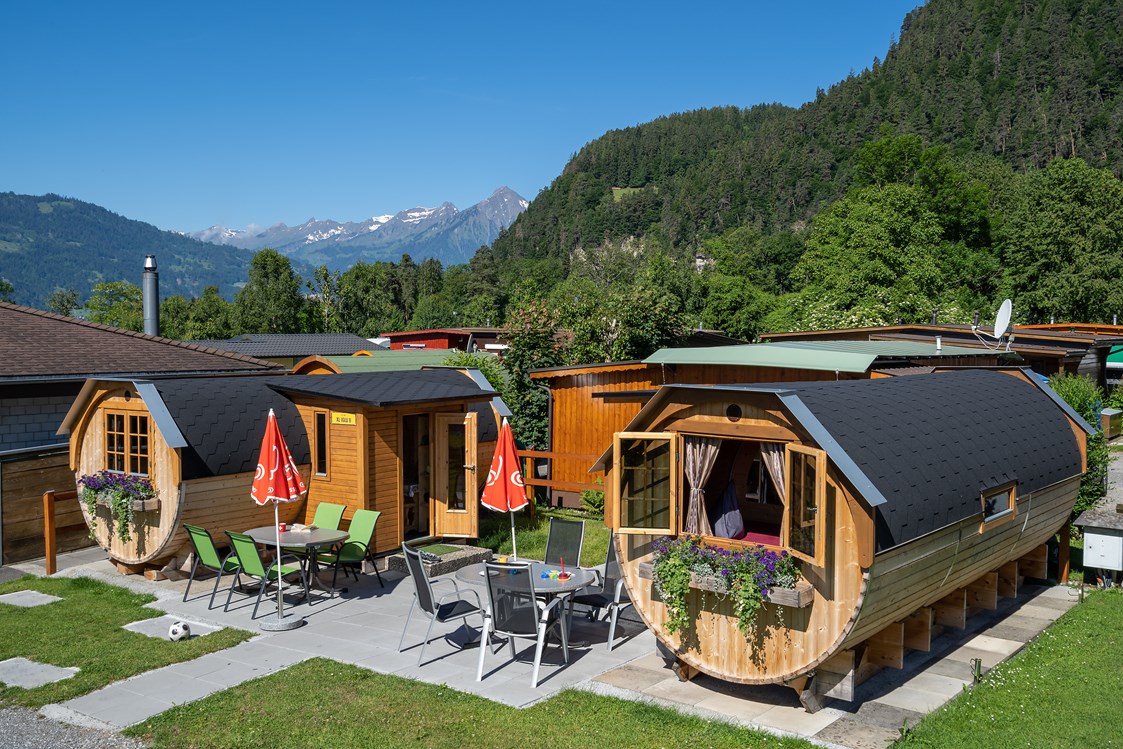 Wohnmobilstellplatz: XL Holz Iglus - Camping Lazy Rancho 4