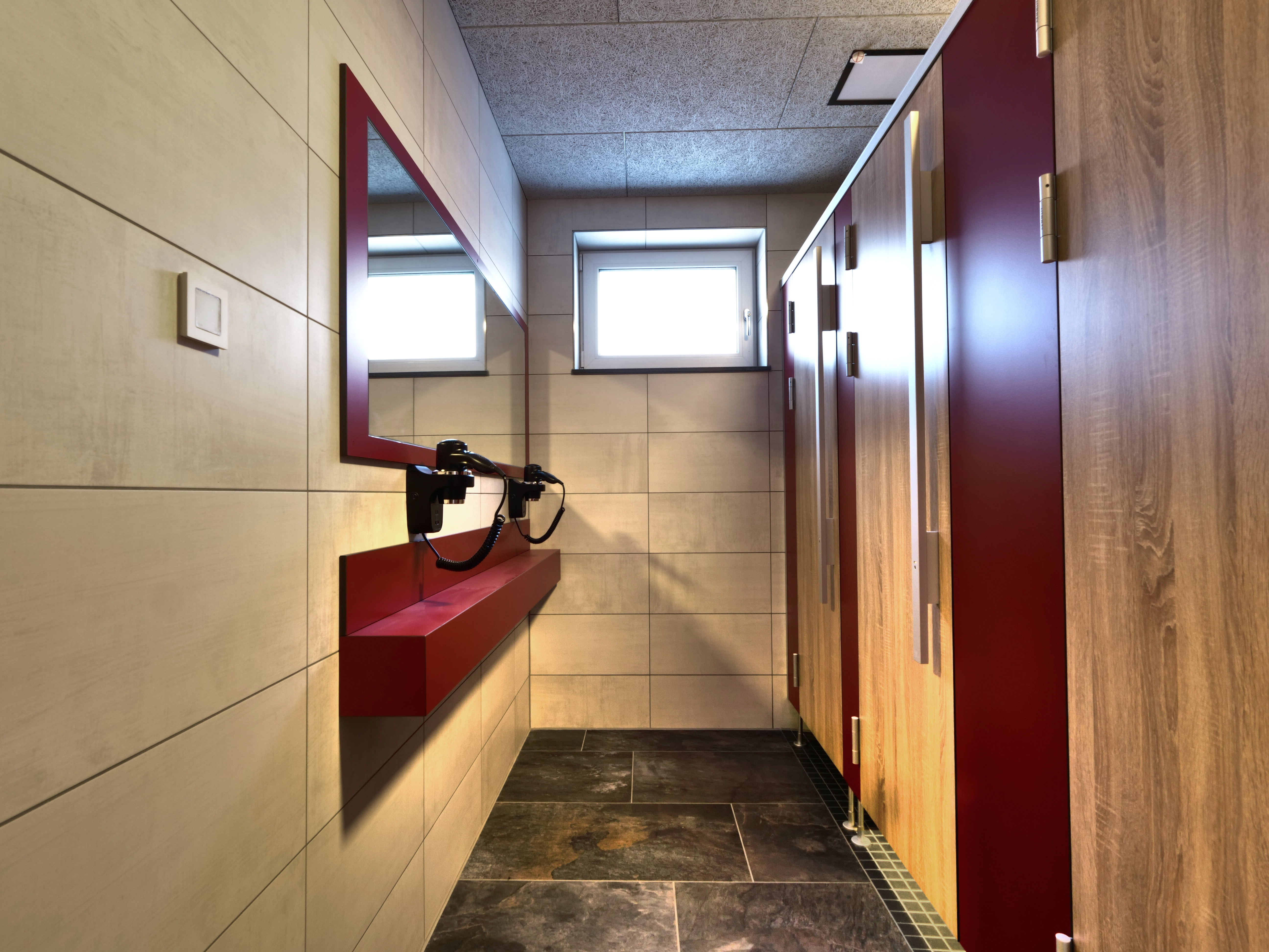 Wohnmobilstellplatz: Sanitäreinrichtung Damen - Glück Auf - Der Erlebnispark Reisemobilhafen