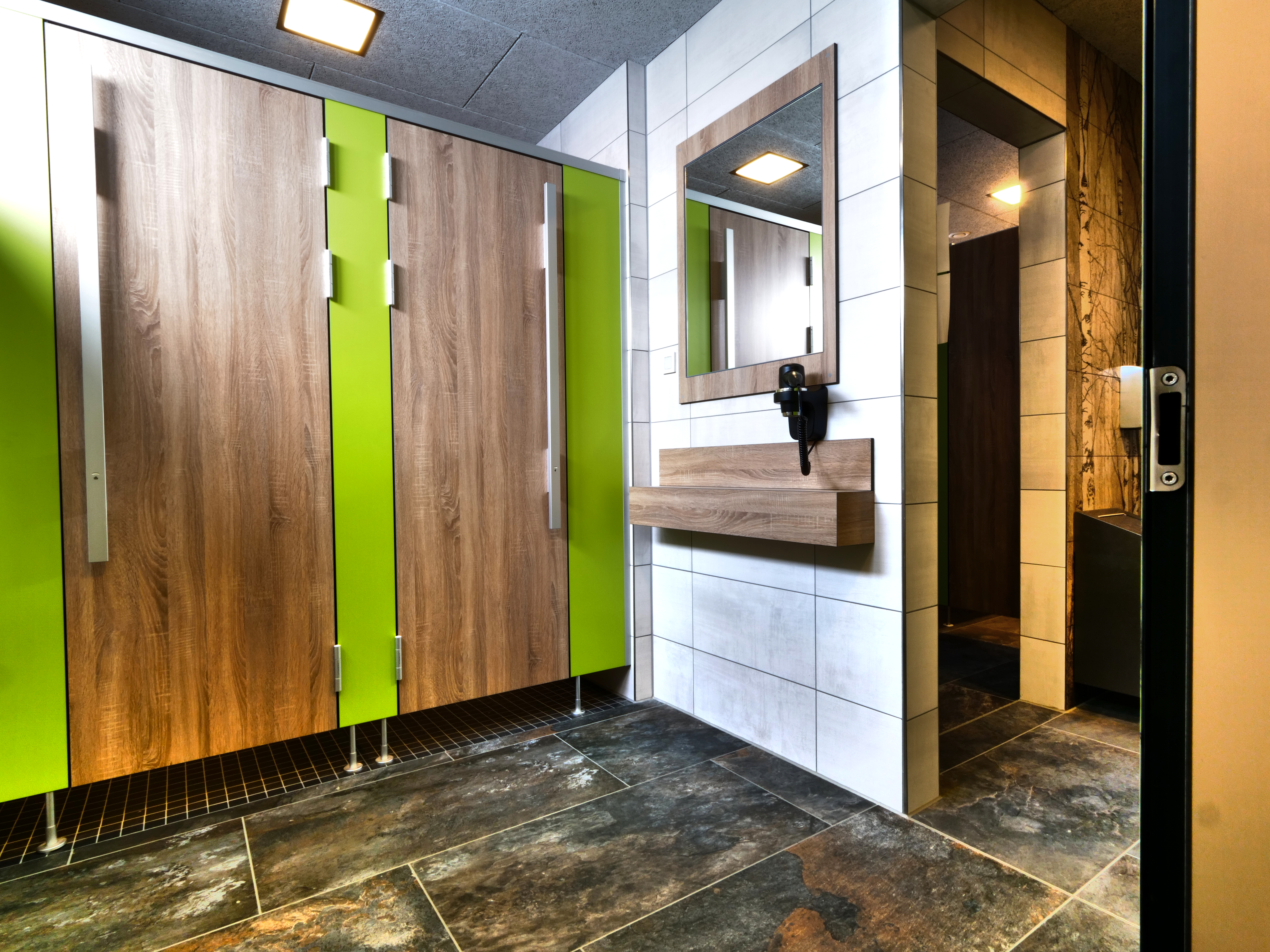 Wohnmobilstellplatz: Sanitäreinrichtung Herren - Glück Auf - Der Erlebnispark Reisemobilhafen